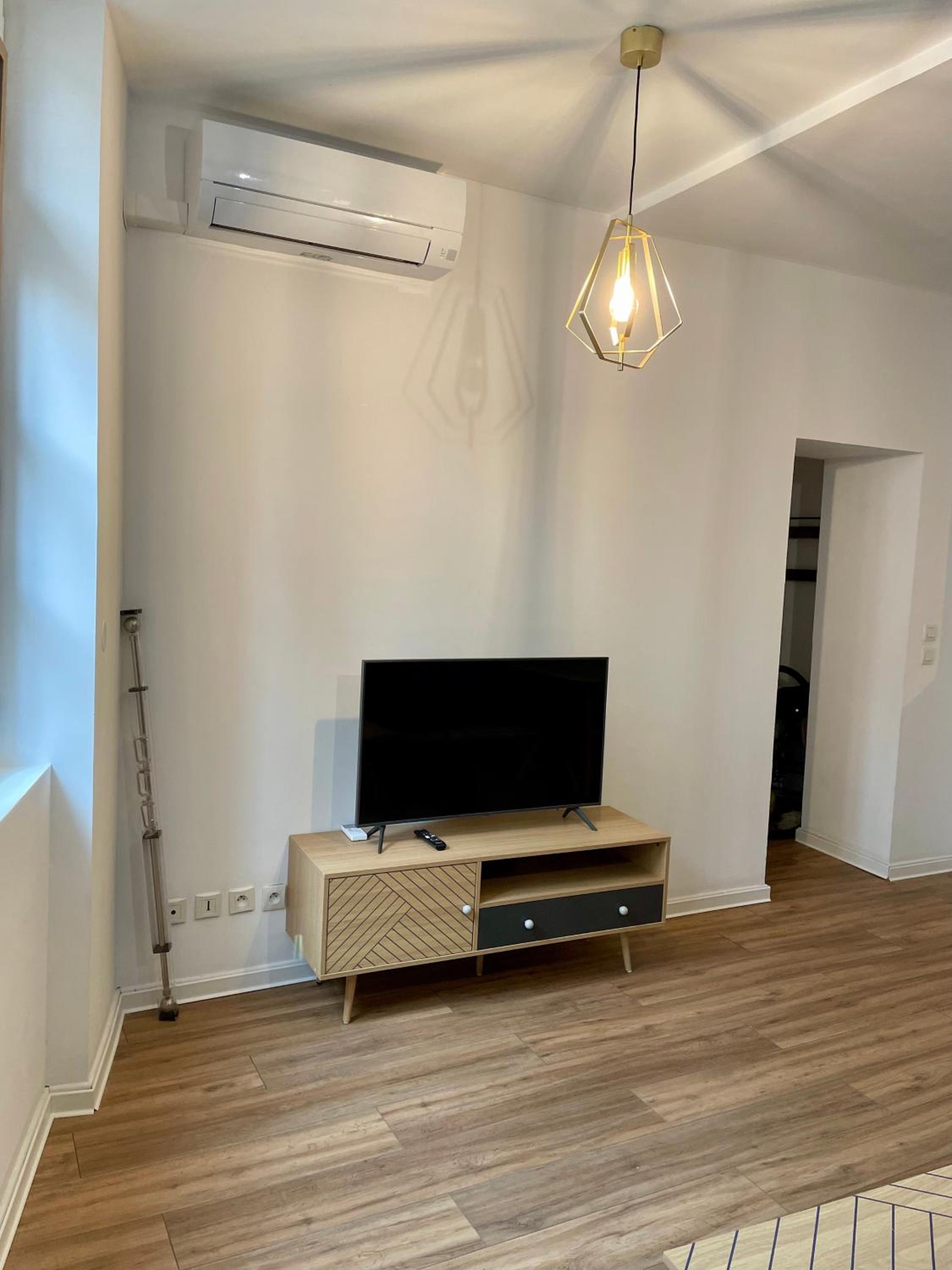 One-Bedroom Apartment - Photo 6