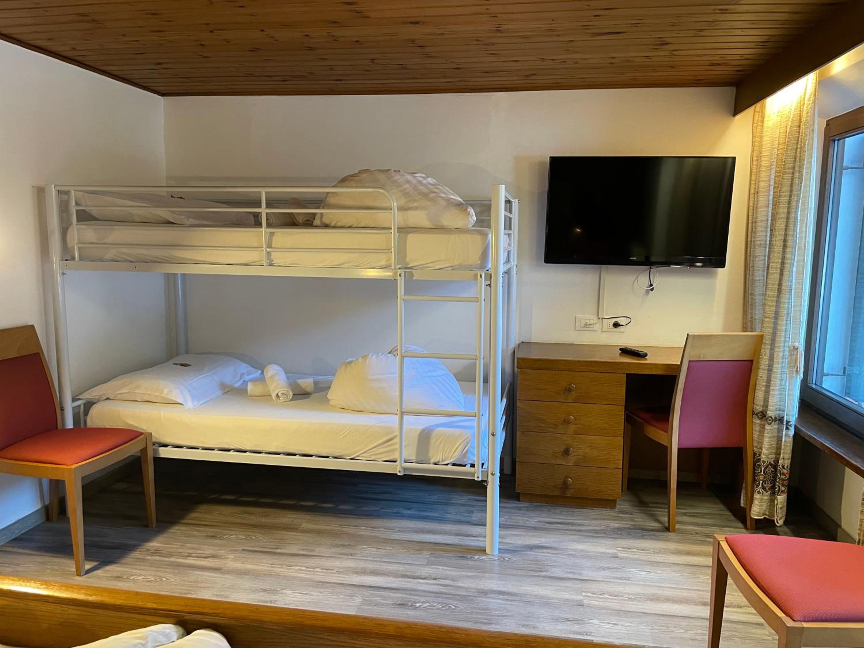 Deluxe Quadruple Room photo 2