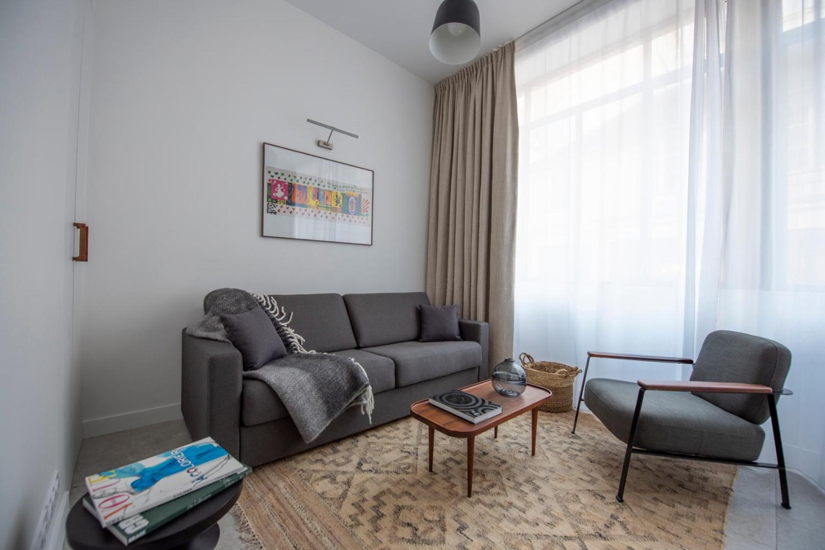 Apartment photo 2