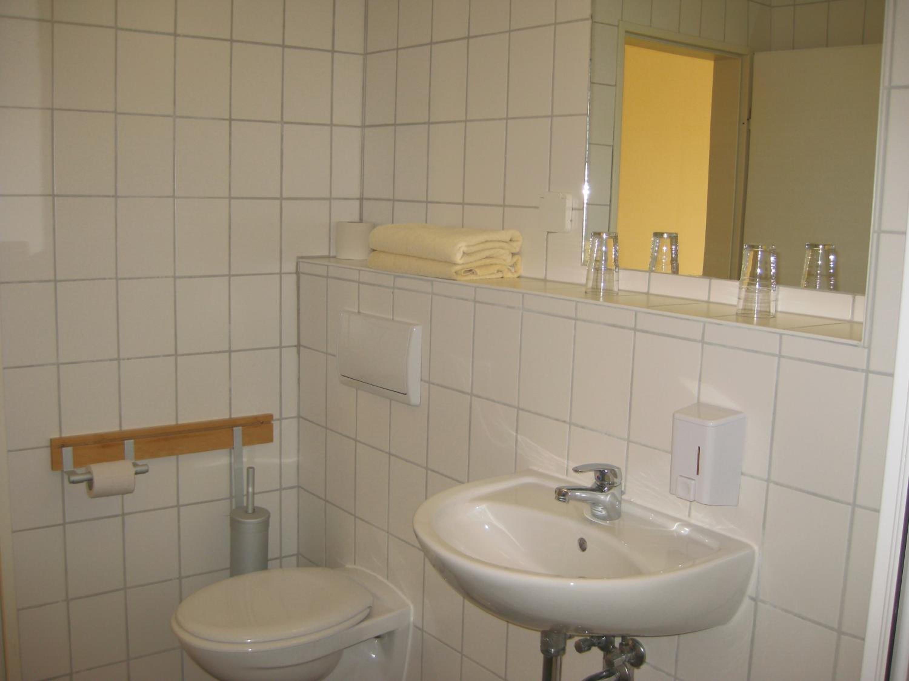 Double Room with Private Bathroom - Photo 2