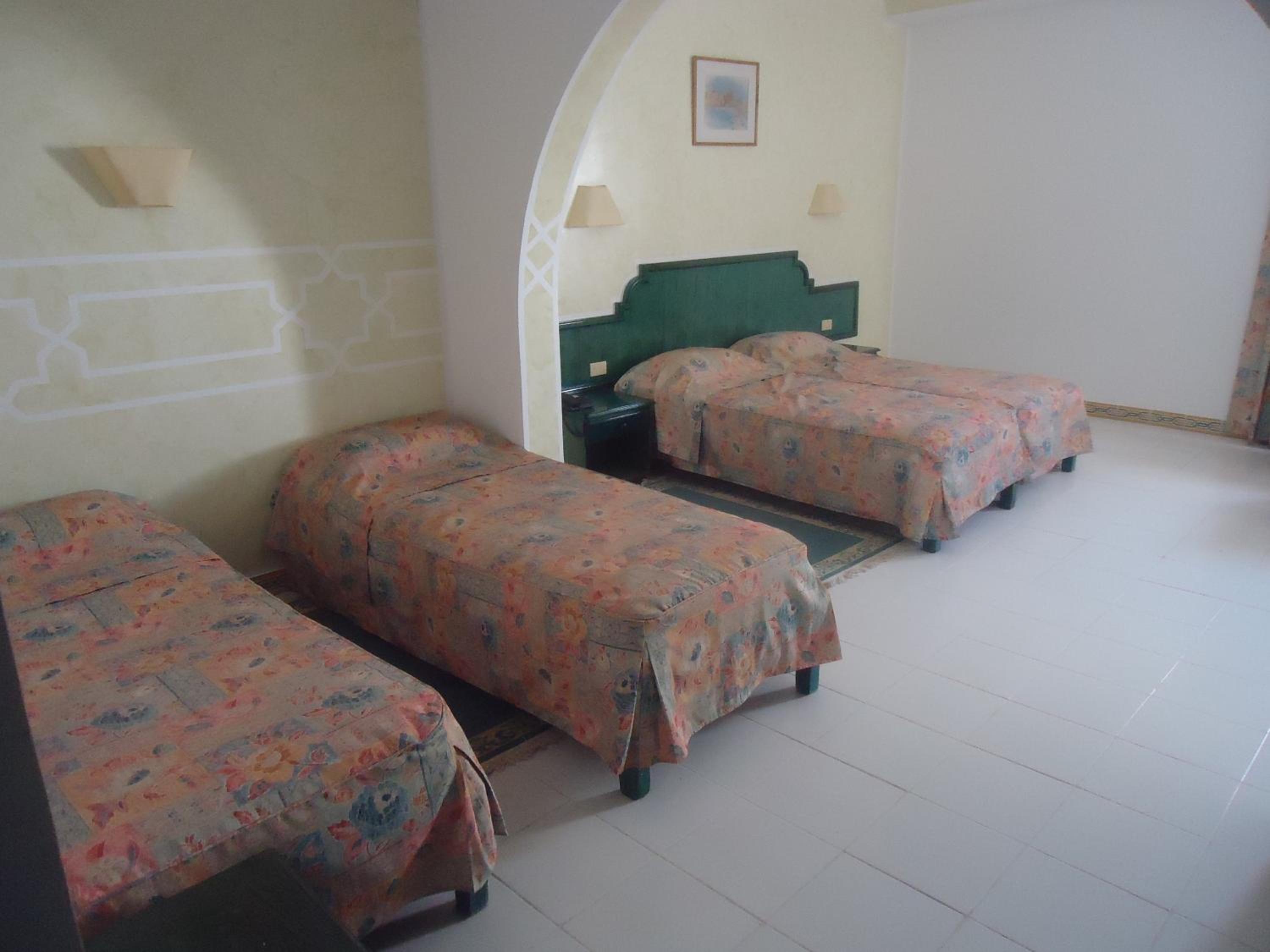 Triple Room (2 Adults + 1 Child) - Photo 1