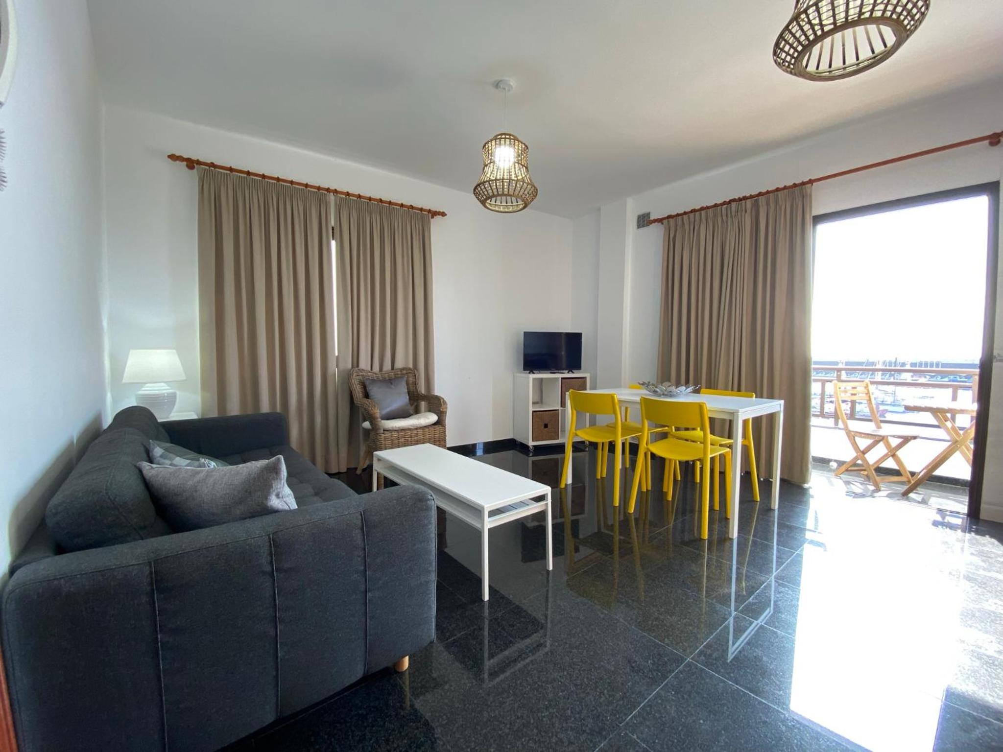 Apartamento con Balcón