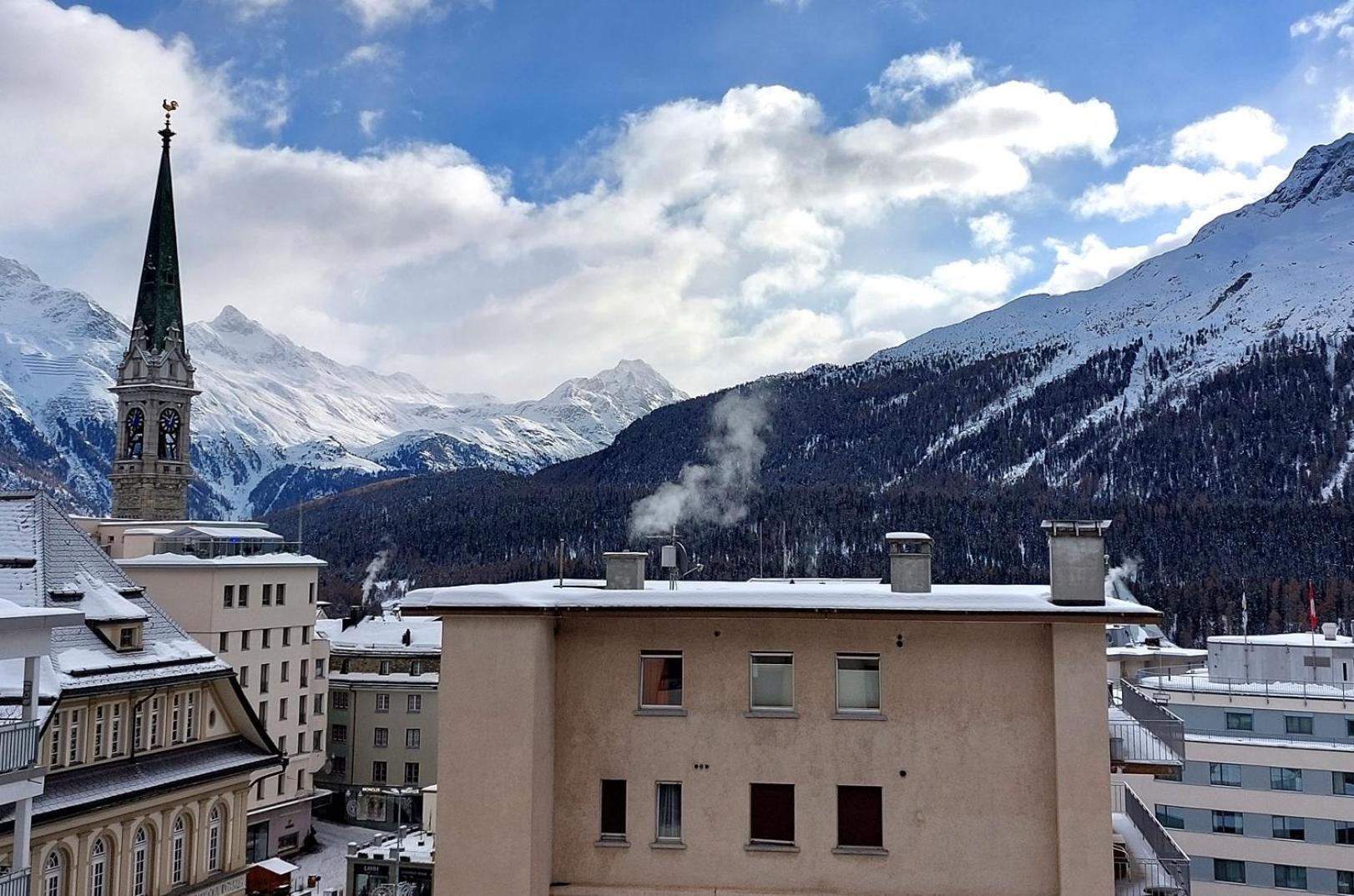 Apartment with Mountain View photo 3