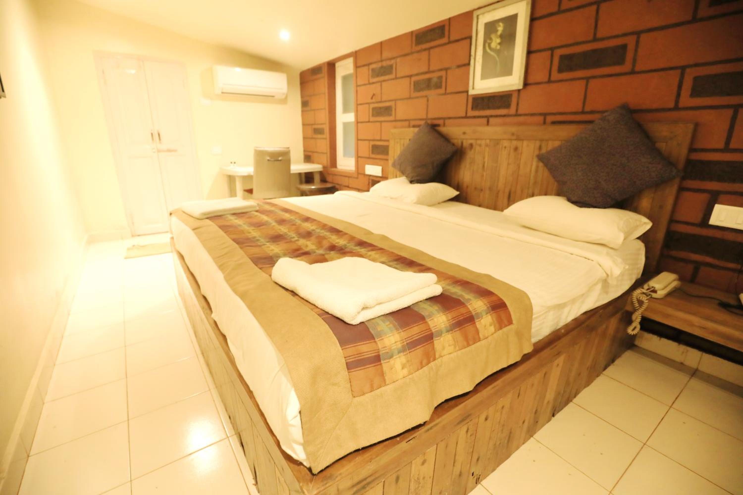 Deluxe Room - Photo 2