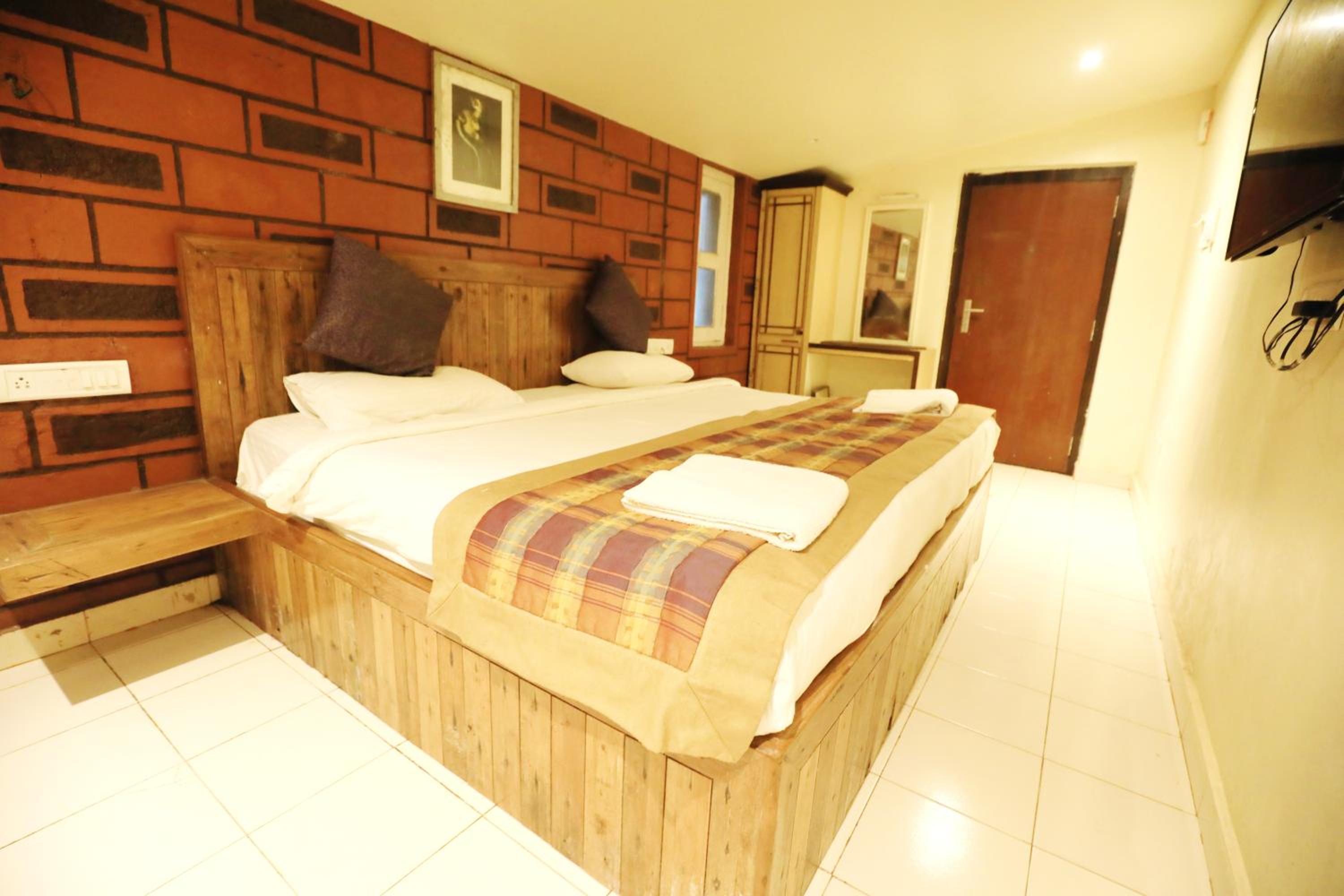 Deluxe Room - Photo 8