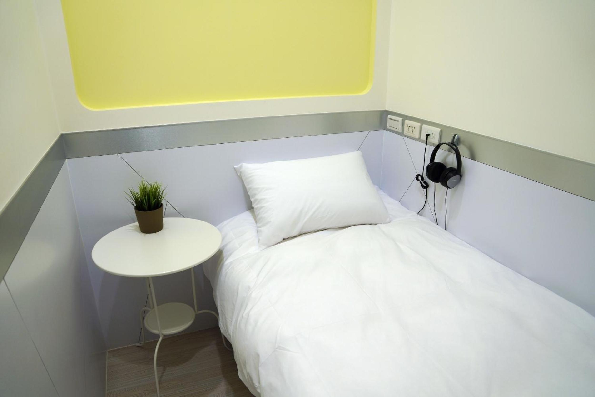 Single Room with Shared Bathroom