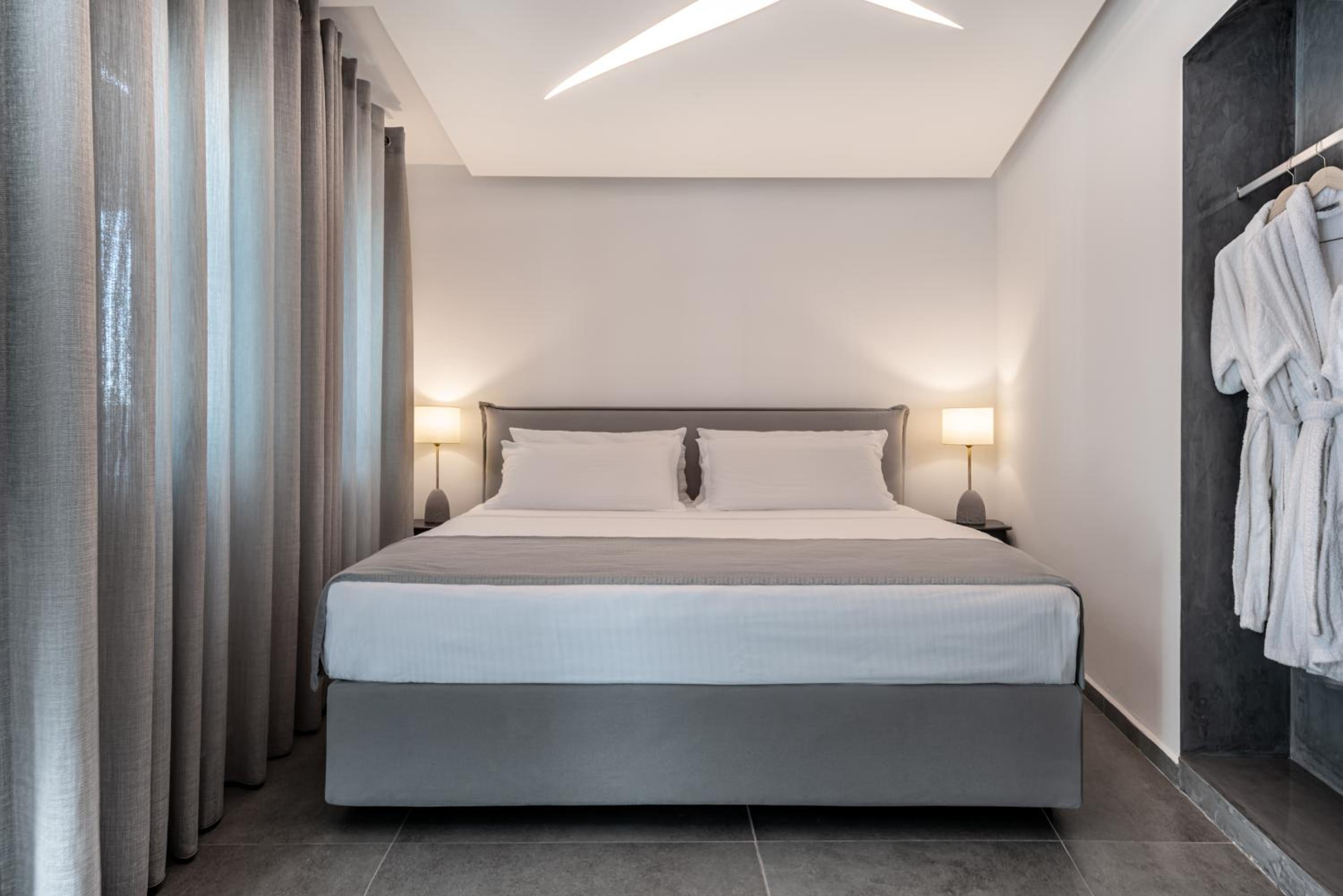 Cozy Room with Outdoor Hot Tub