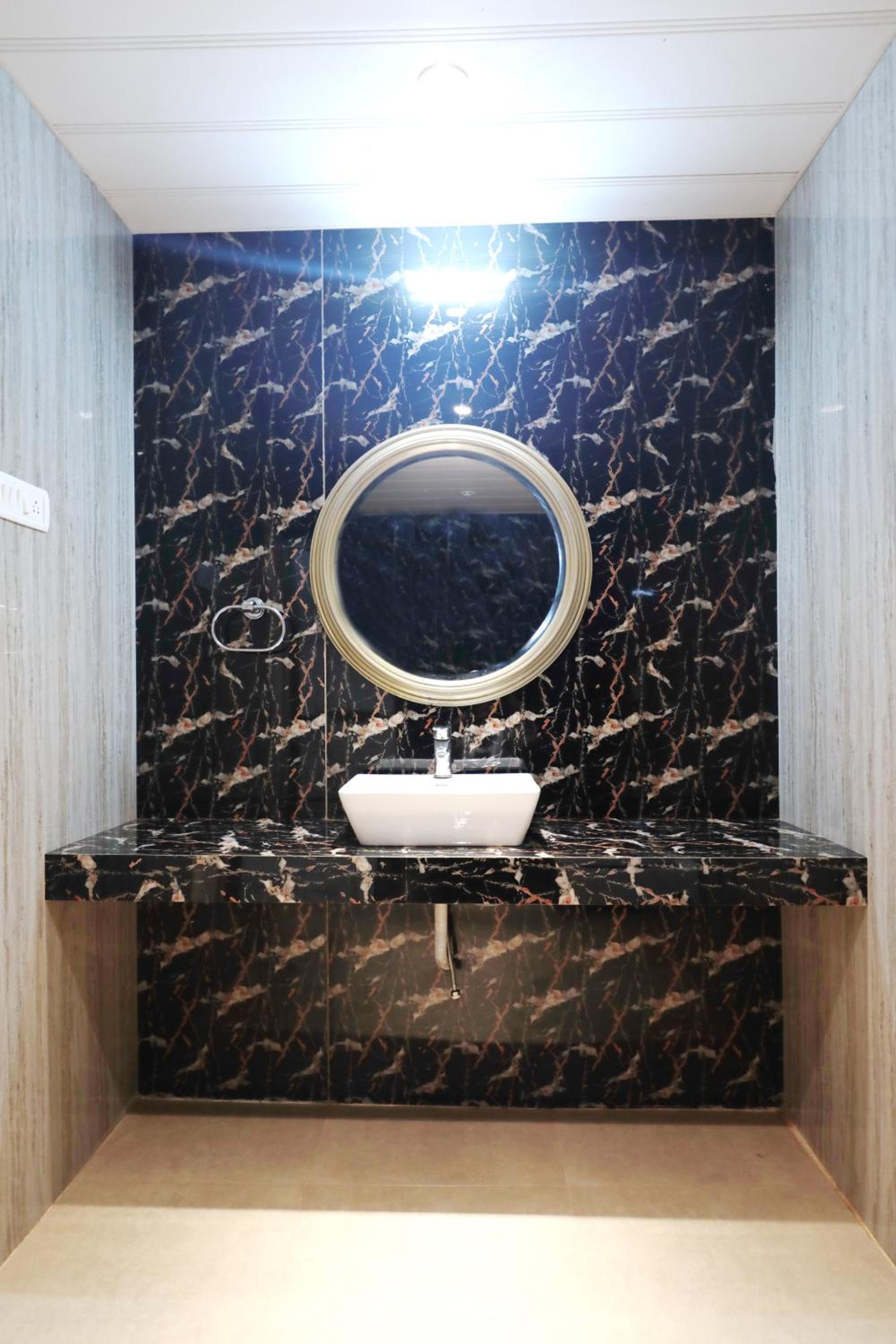 Executive Suite - Photo 2