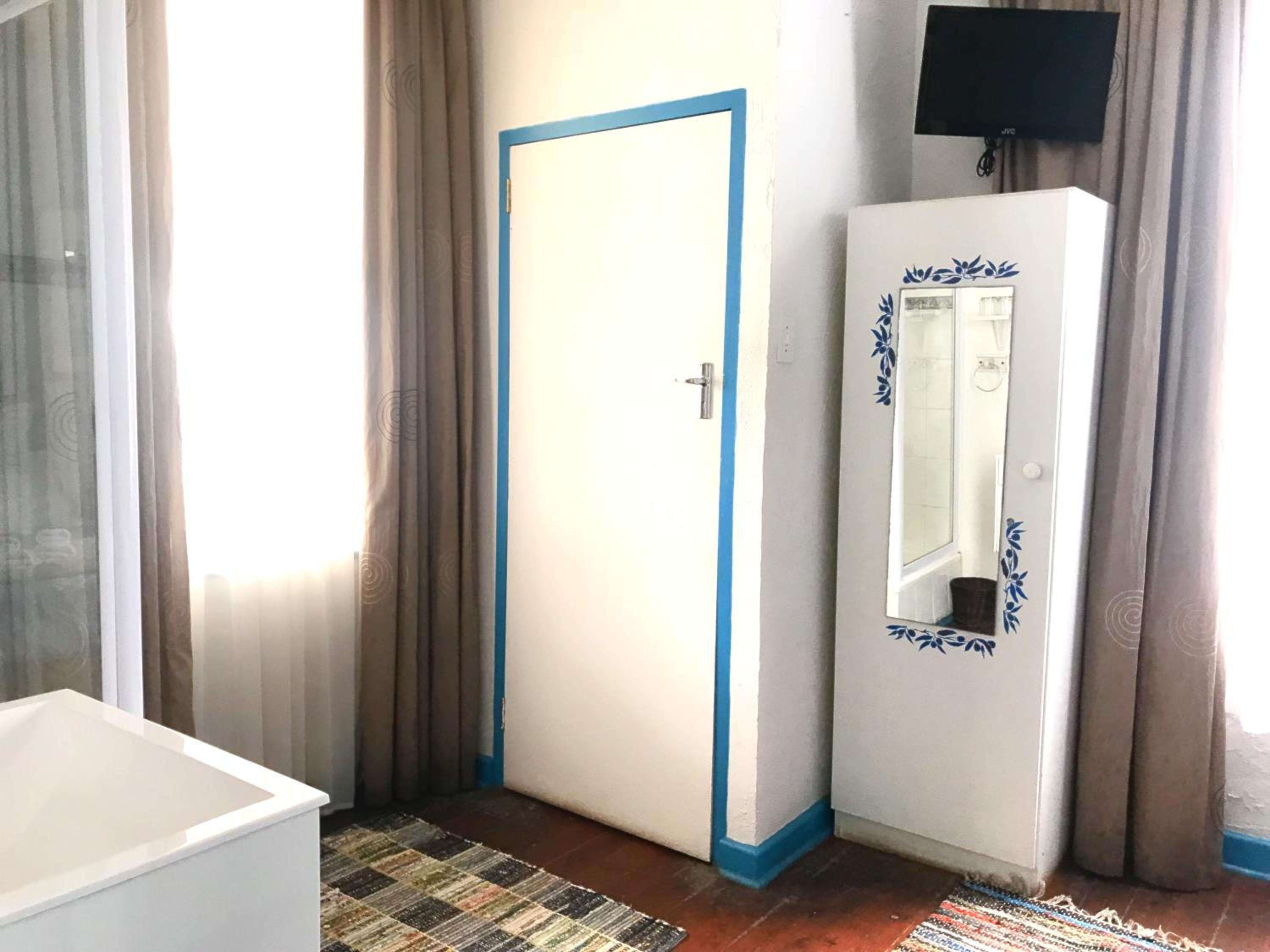 Double or Twin Room photo 3