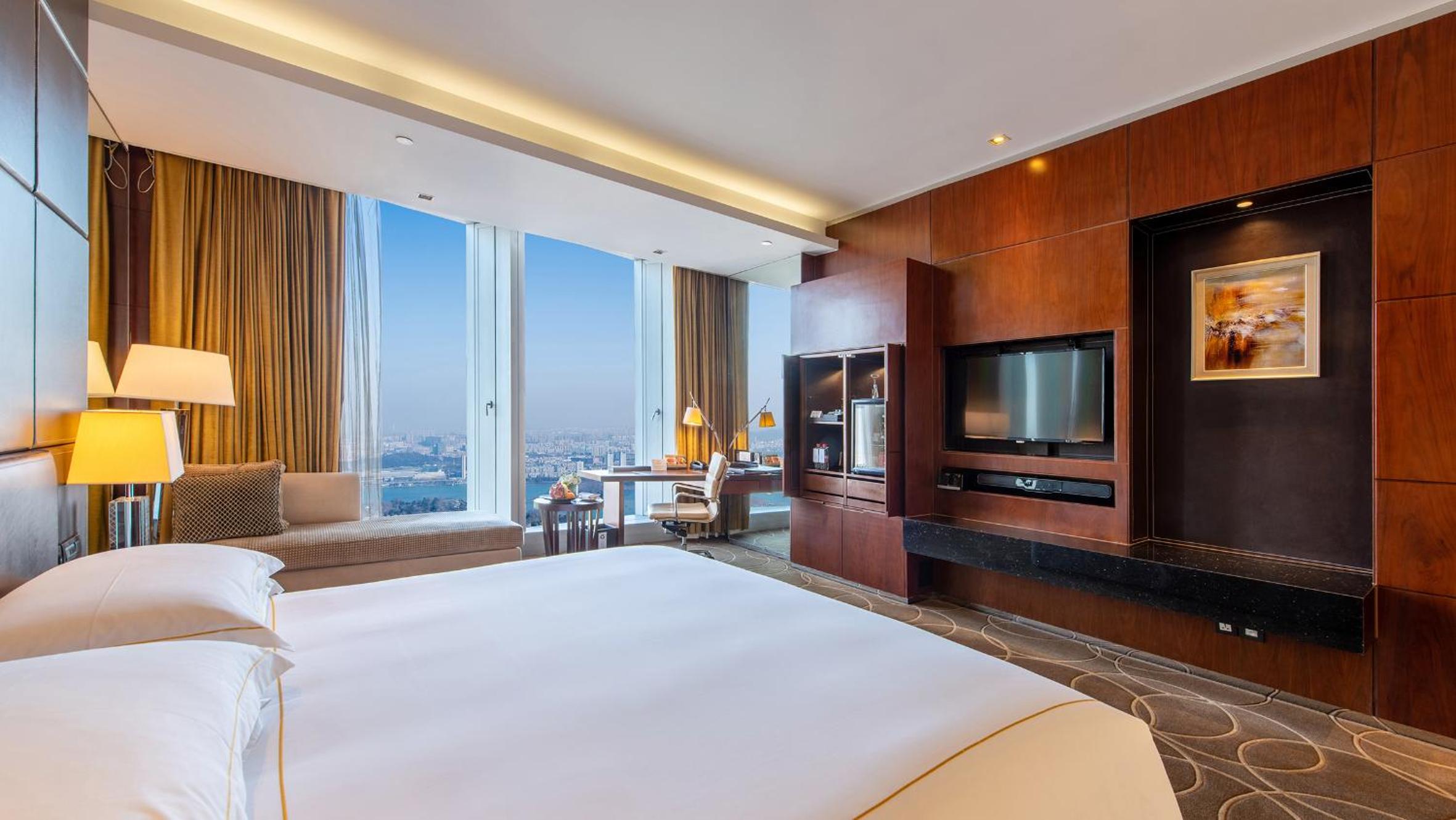 Classic King Room with City View - Photo 1