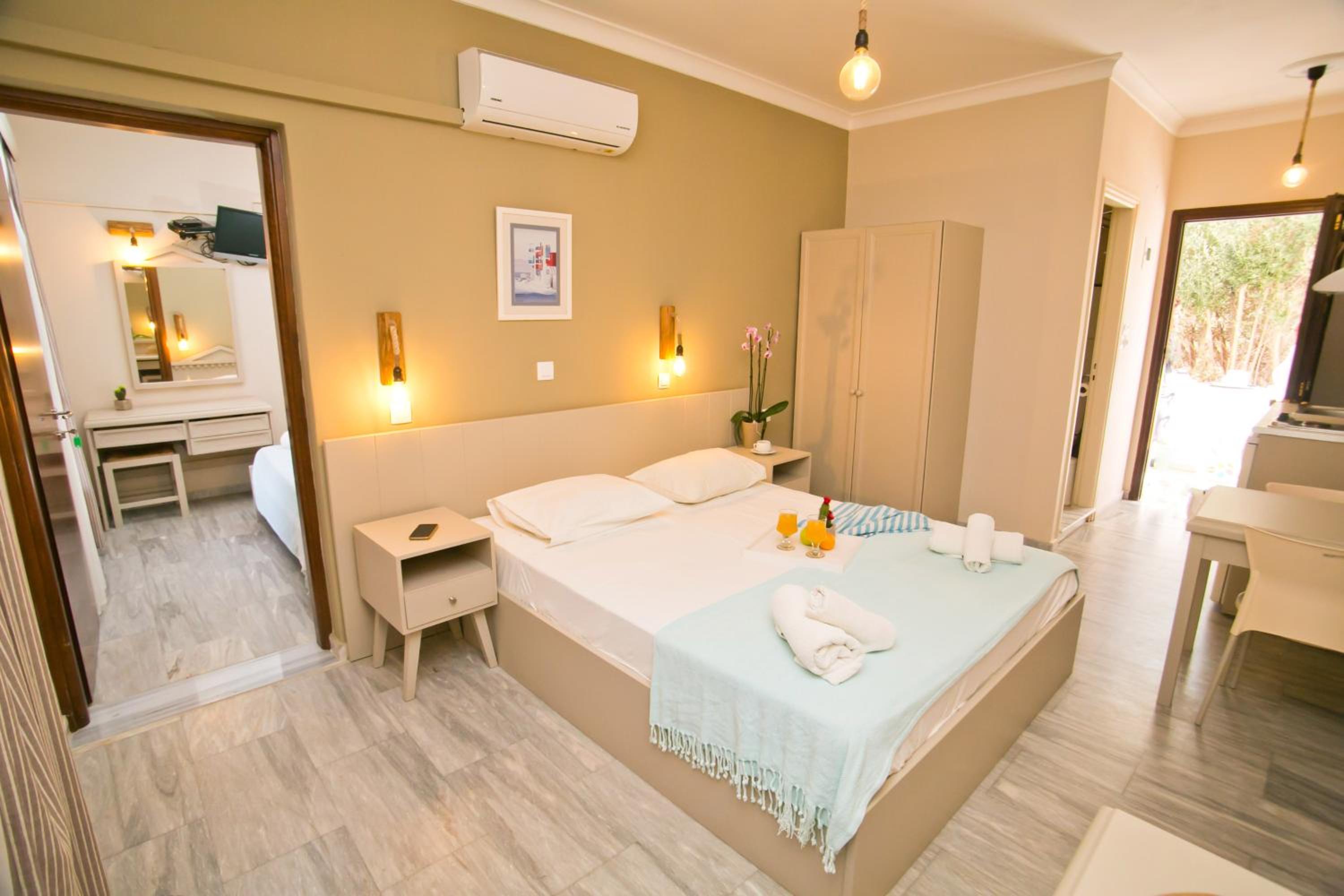 Family Apartment with Side Sea View