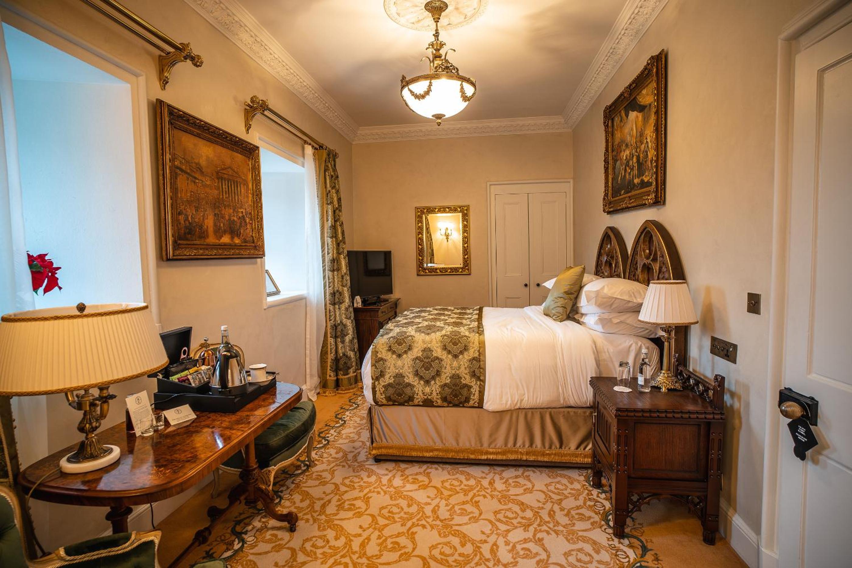 Deluxe Bedchamber photo 2