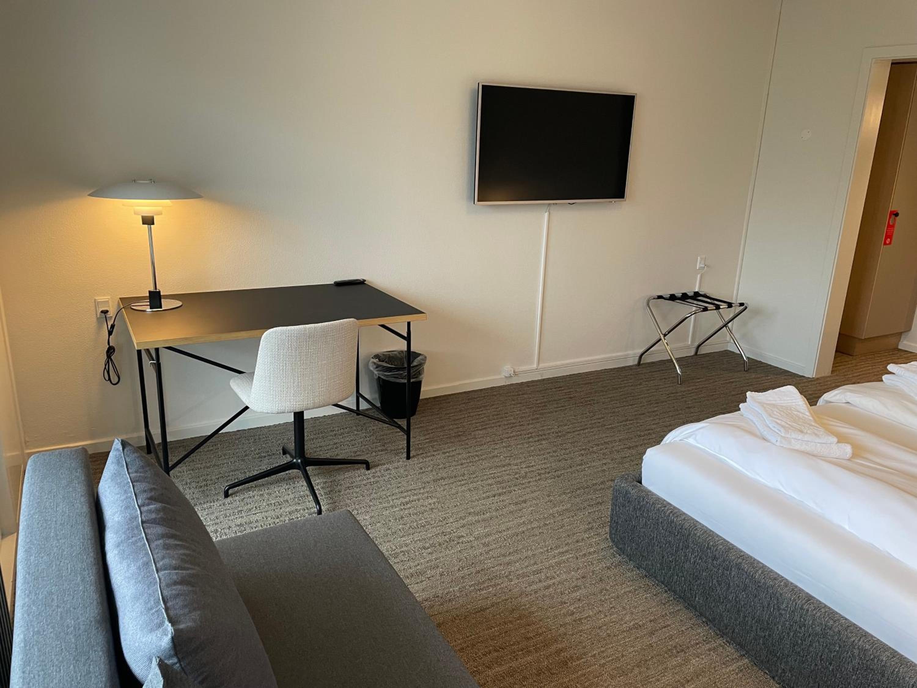 Deluxe Double Room with Balcony photo 2