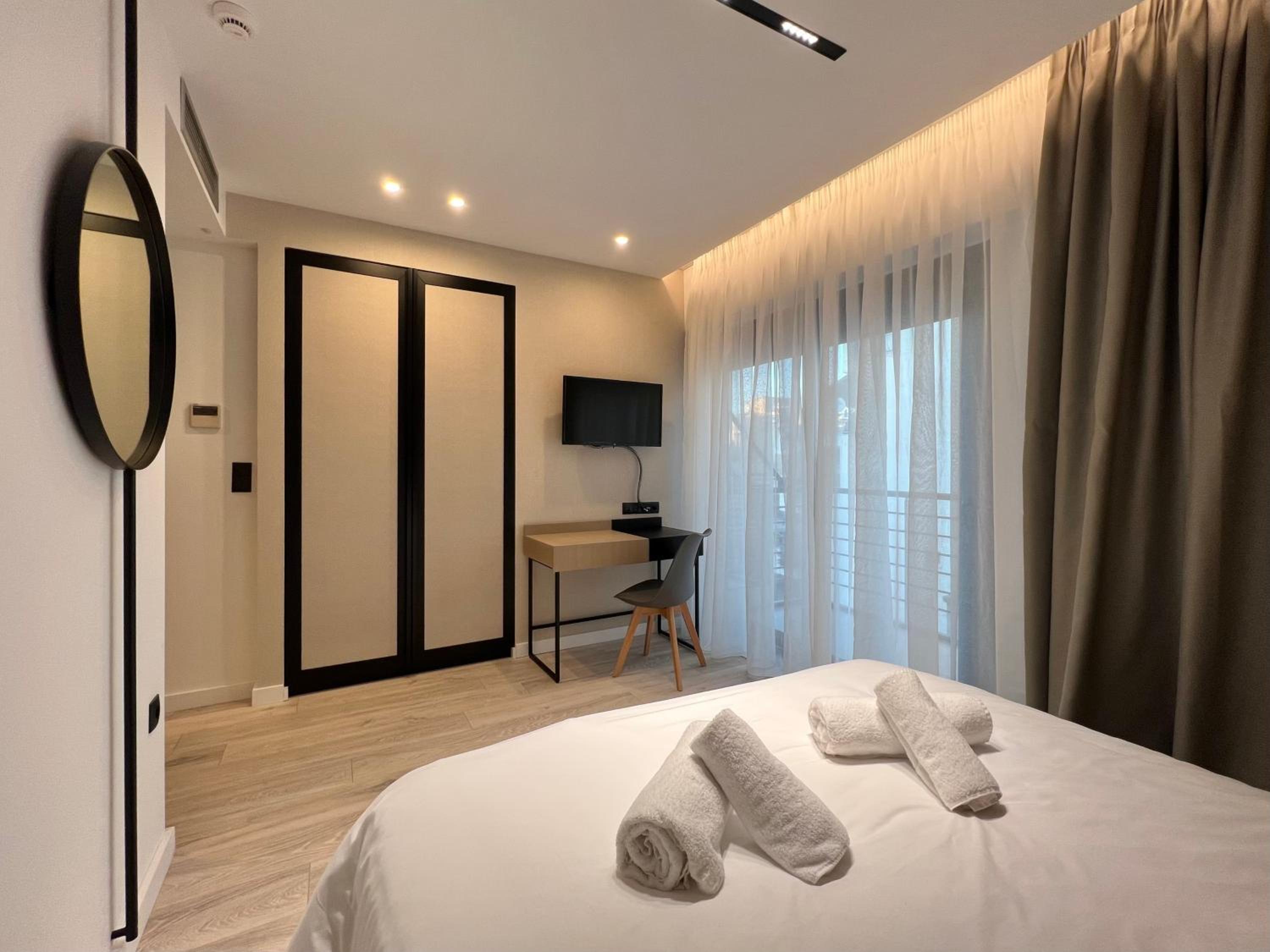 Double Room - Photo 7