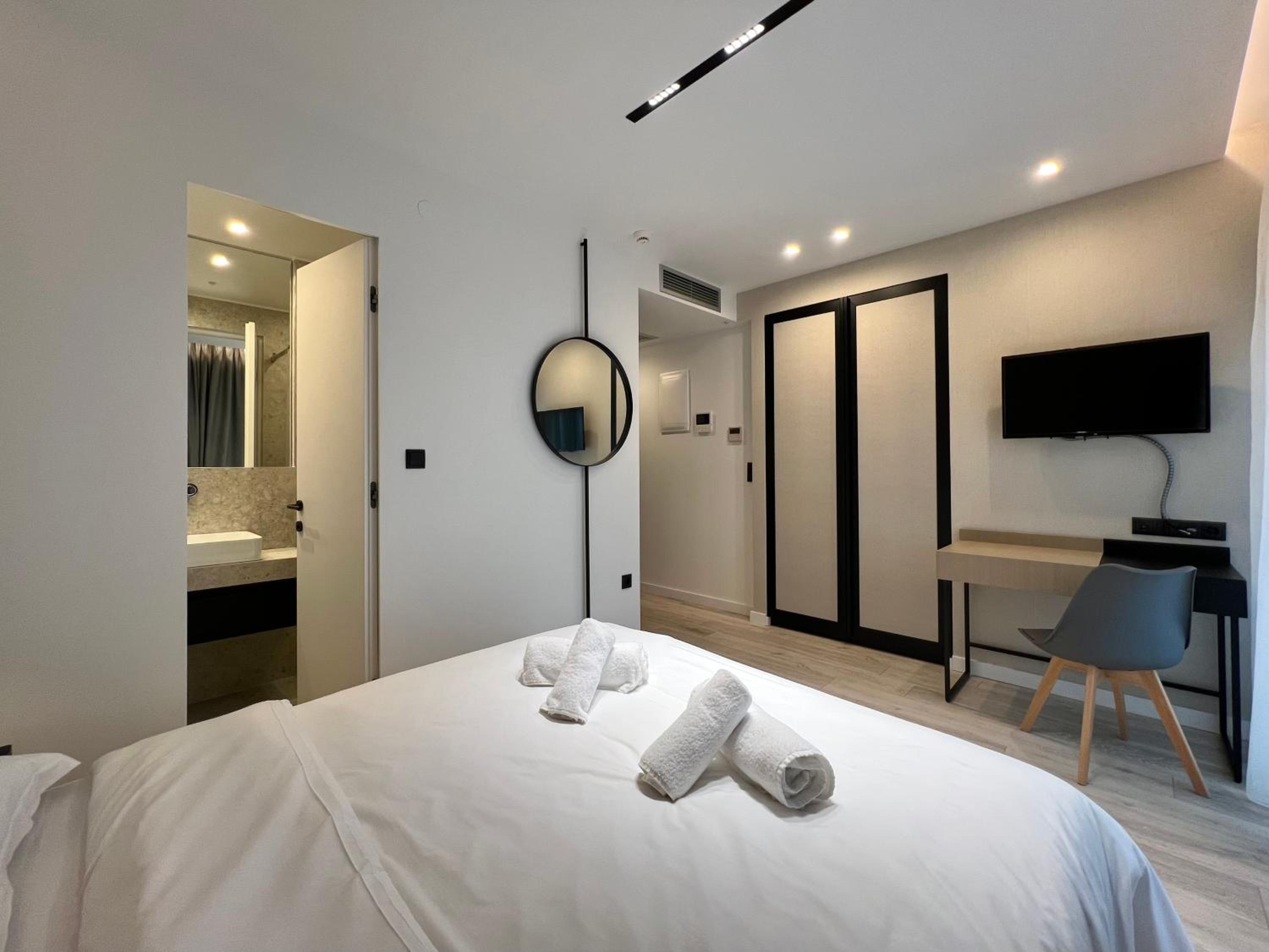 Double Room - Photo 6