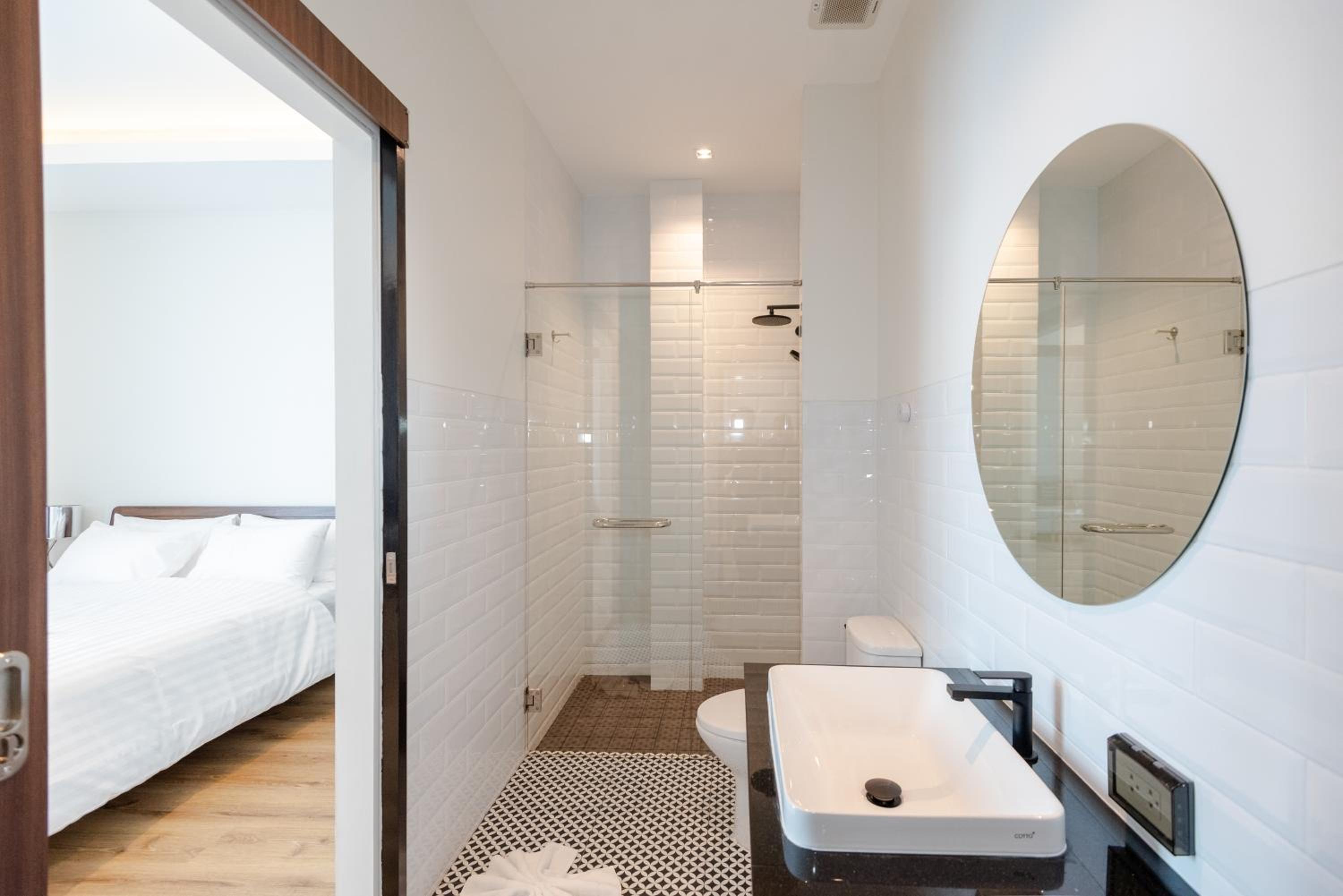 Executive Suite - Photo 11