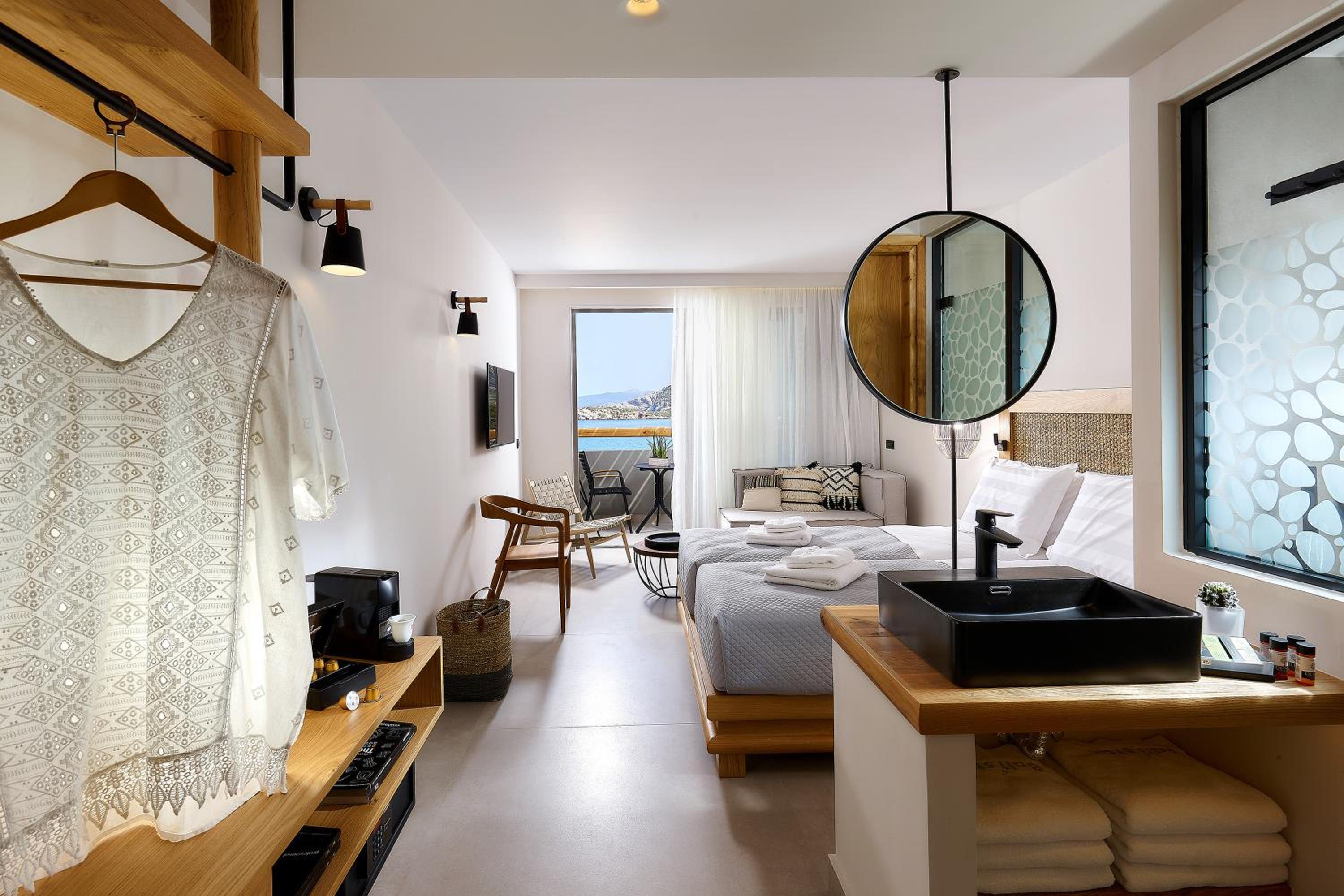 One-Bedroom Suite with Side Sea View