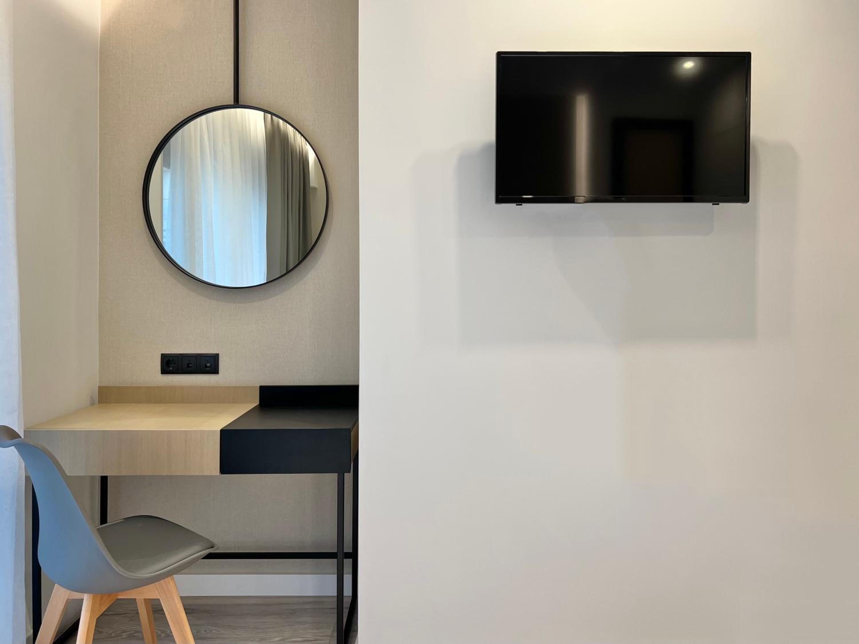 Twin Room - Photo 3