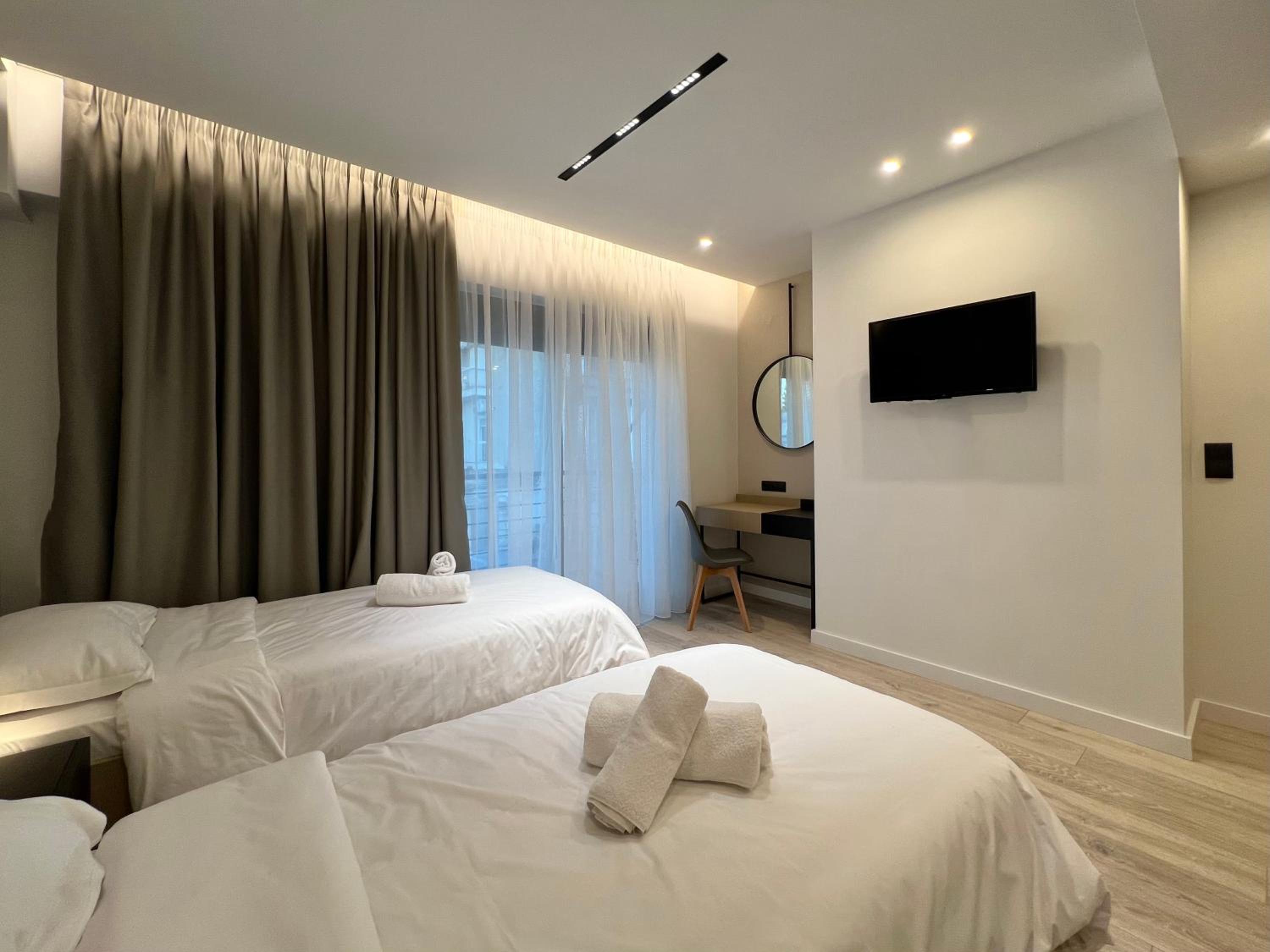 Twin Room - Photo 10
