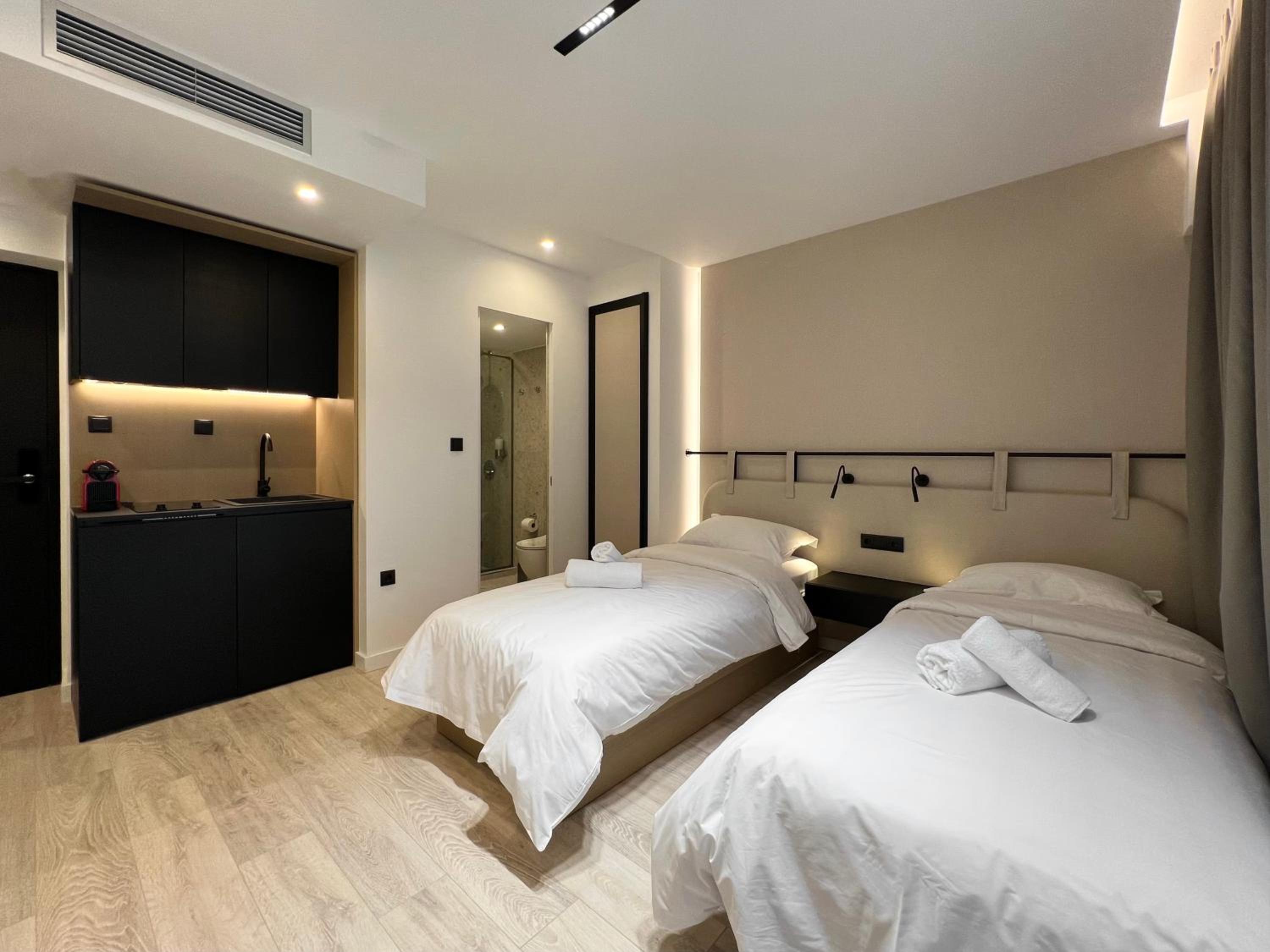 Twin Room - Photo 2