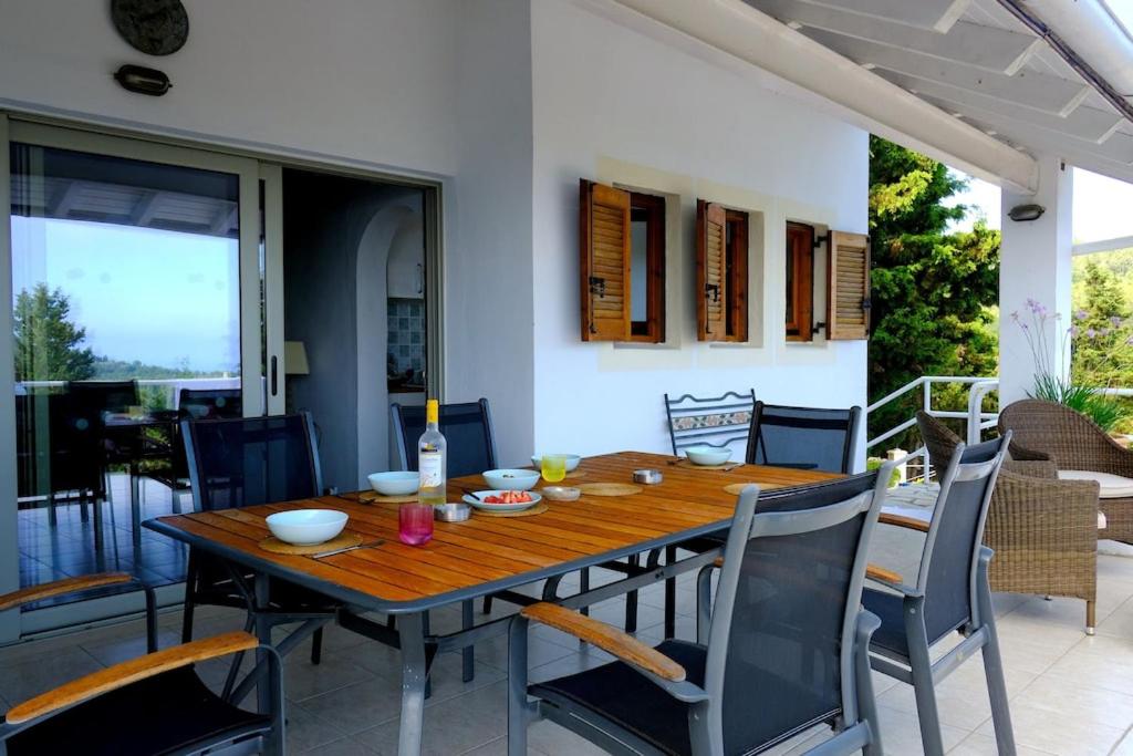 Three-Bedroom Villa photo 3