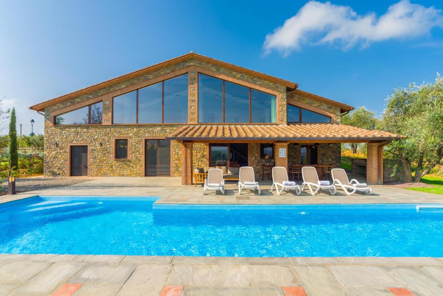 Villa photo 2