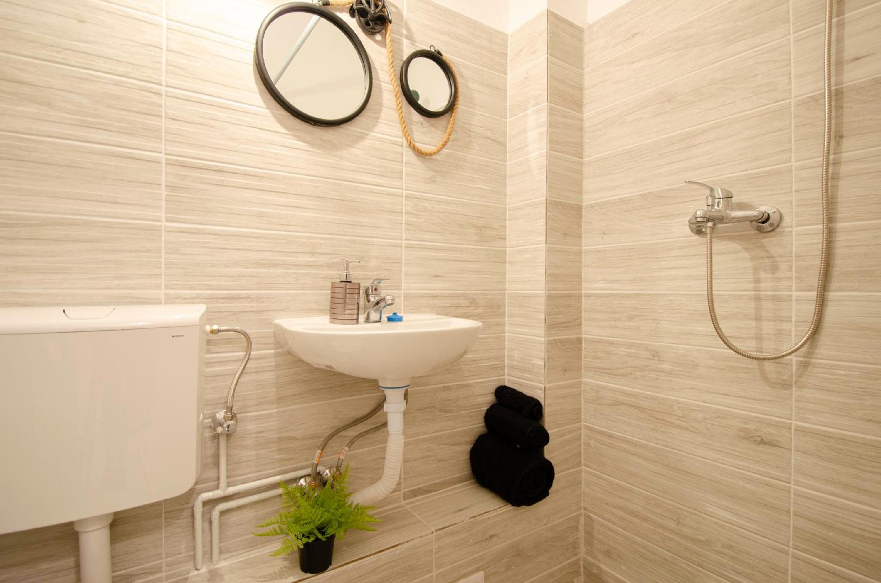 One-Bedroom Apartment - Photo 11