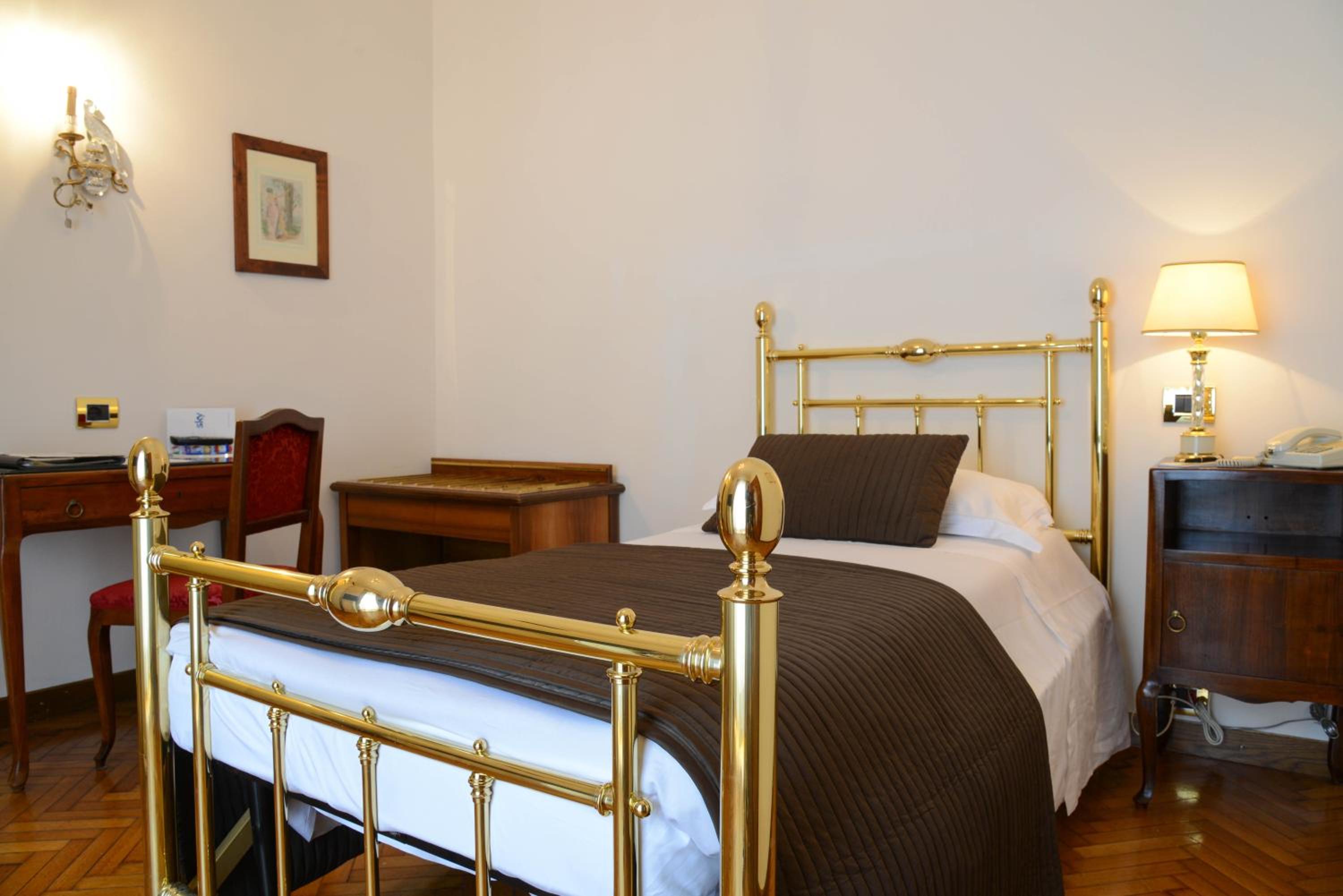 Single Room - Photo 11