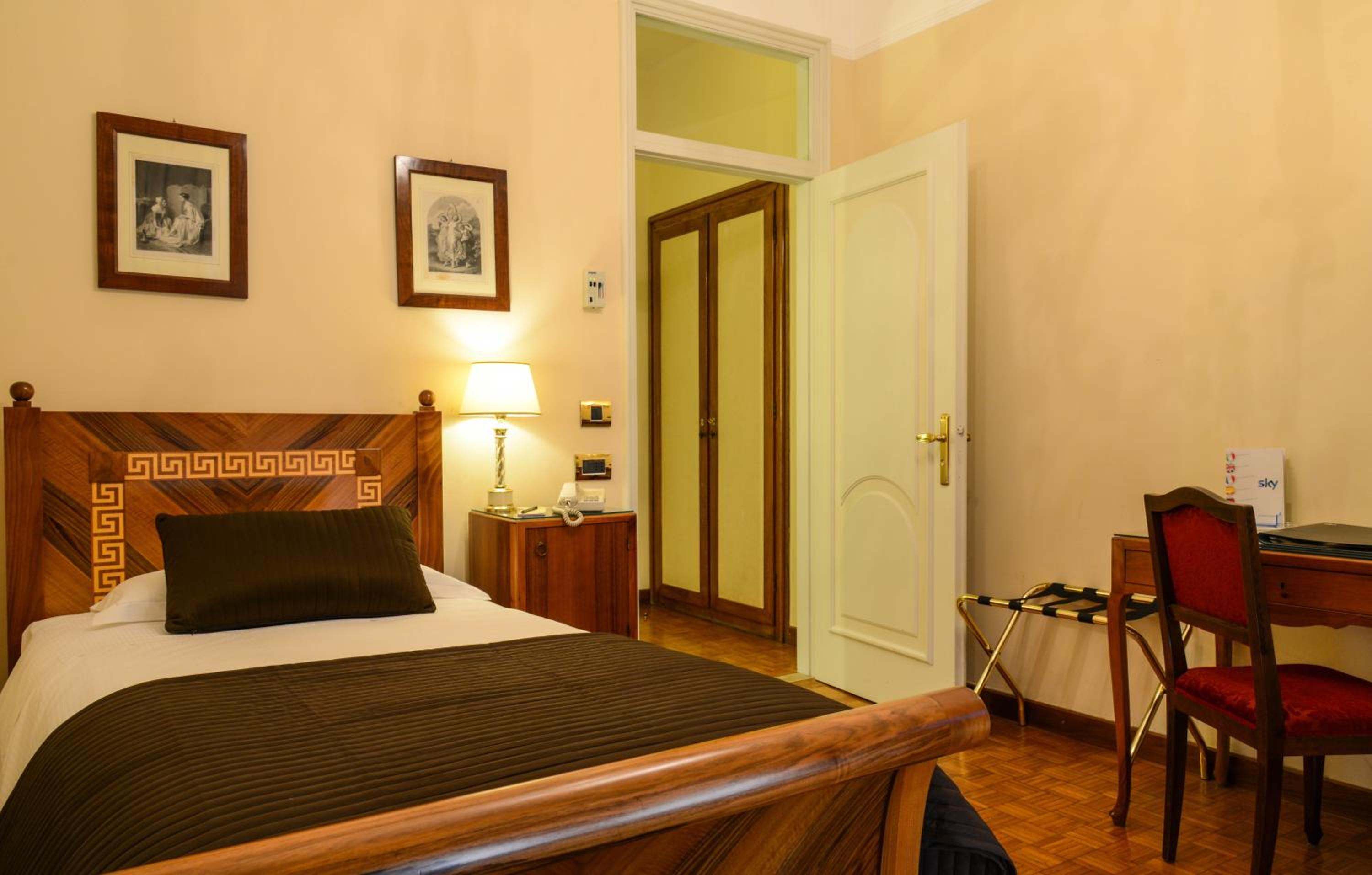 Single Room - Photo 1