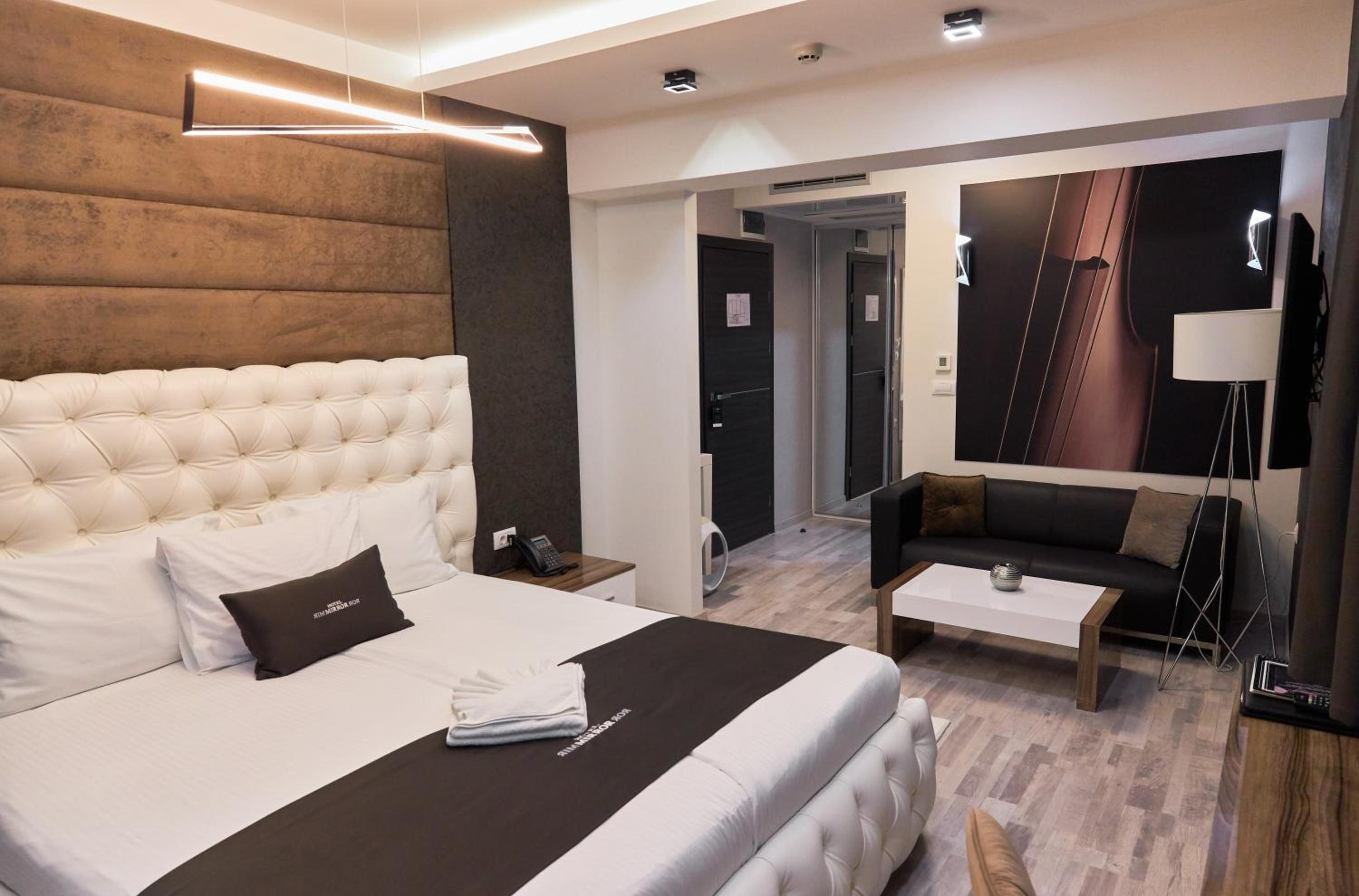 Standard Double Room - Free Airport Shuttle - Photo 3