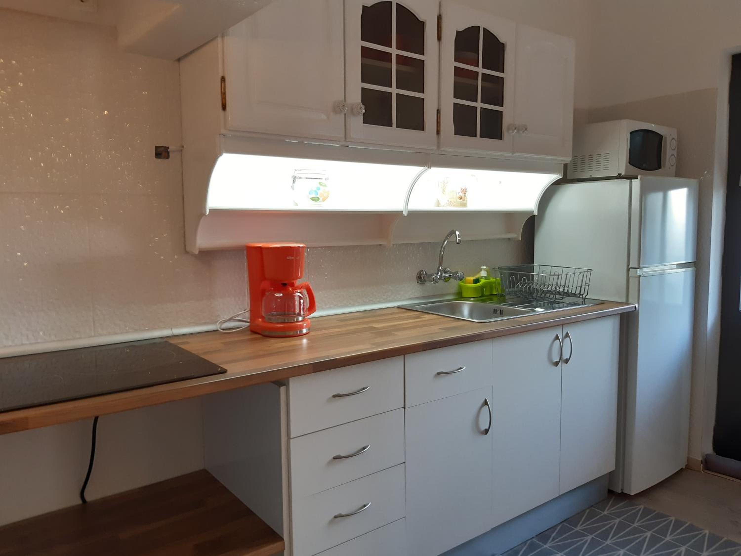 Studio Apartment - Photo 8