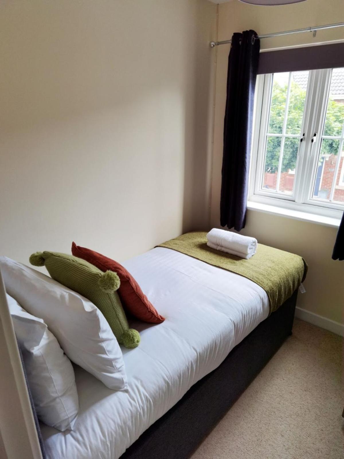 Three-Bedroom House photo 2