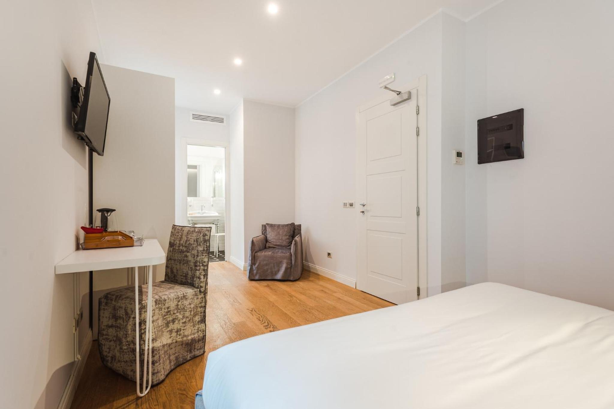 Deluxe Double Room photo 3