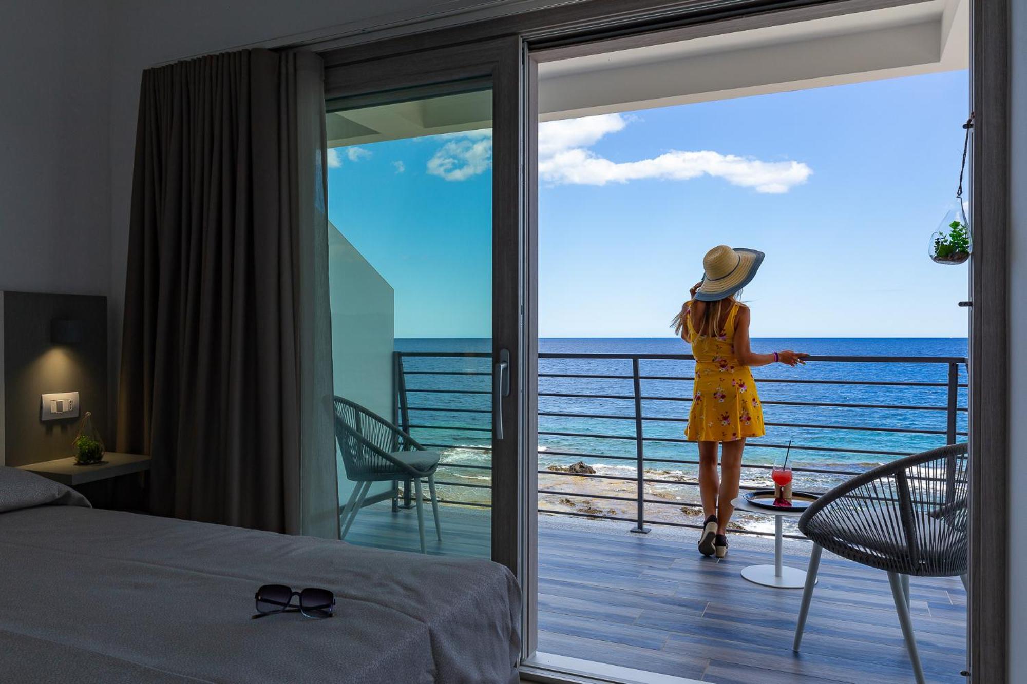 Superior Double or Twin Room with Sea View photo 2