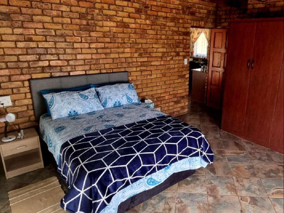 Three-Bedroom House - Photo 12
