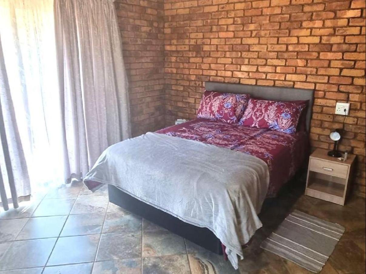 Three-Bedroom House - Photo 11