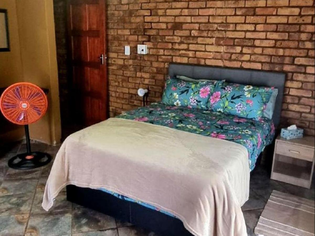 Three-Bedroom House - Photo 10