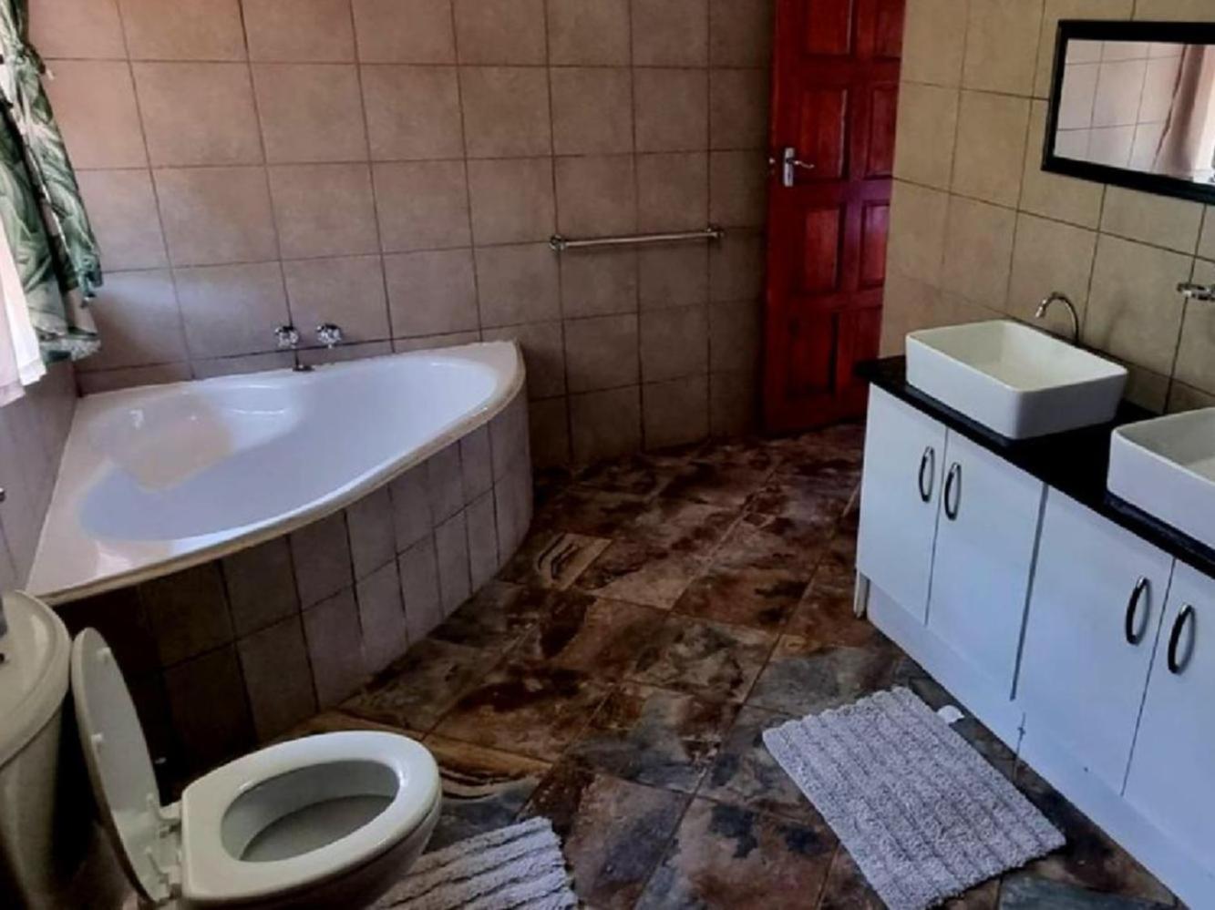 Three-Bedroom House - Photo 4