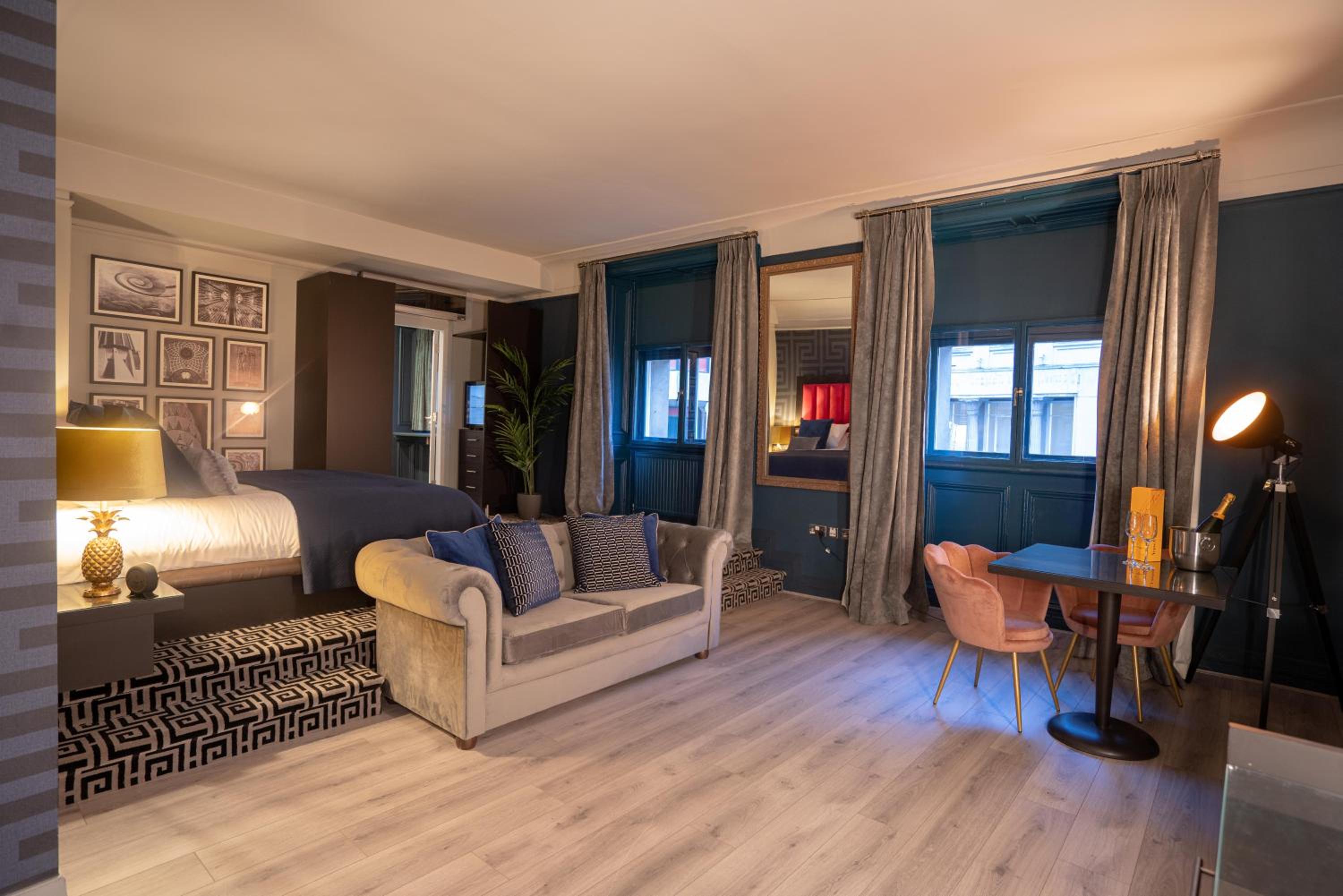 Two-Bedroom Suite photo 1