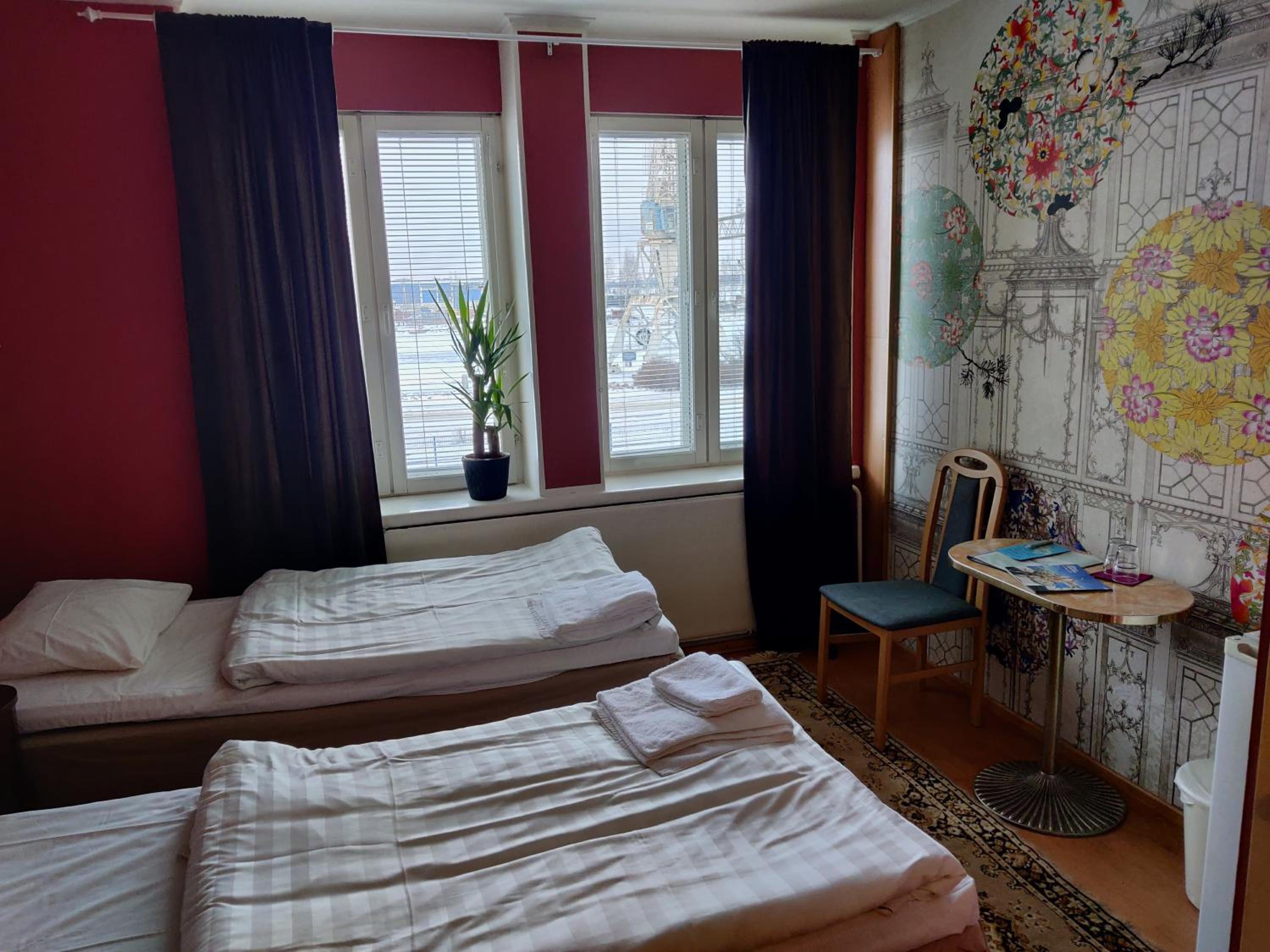 Small Twin Room - Photo 1