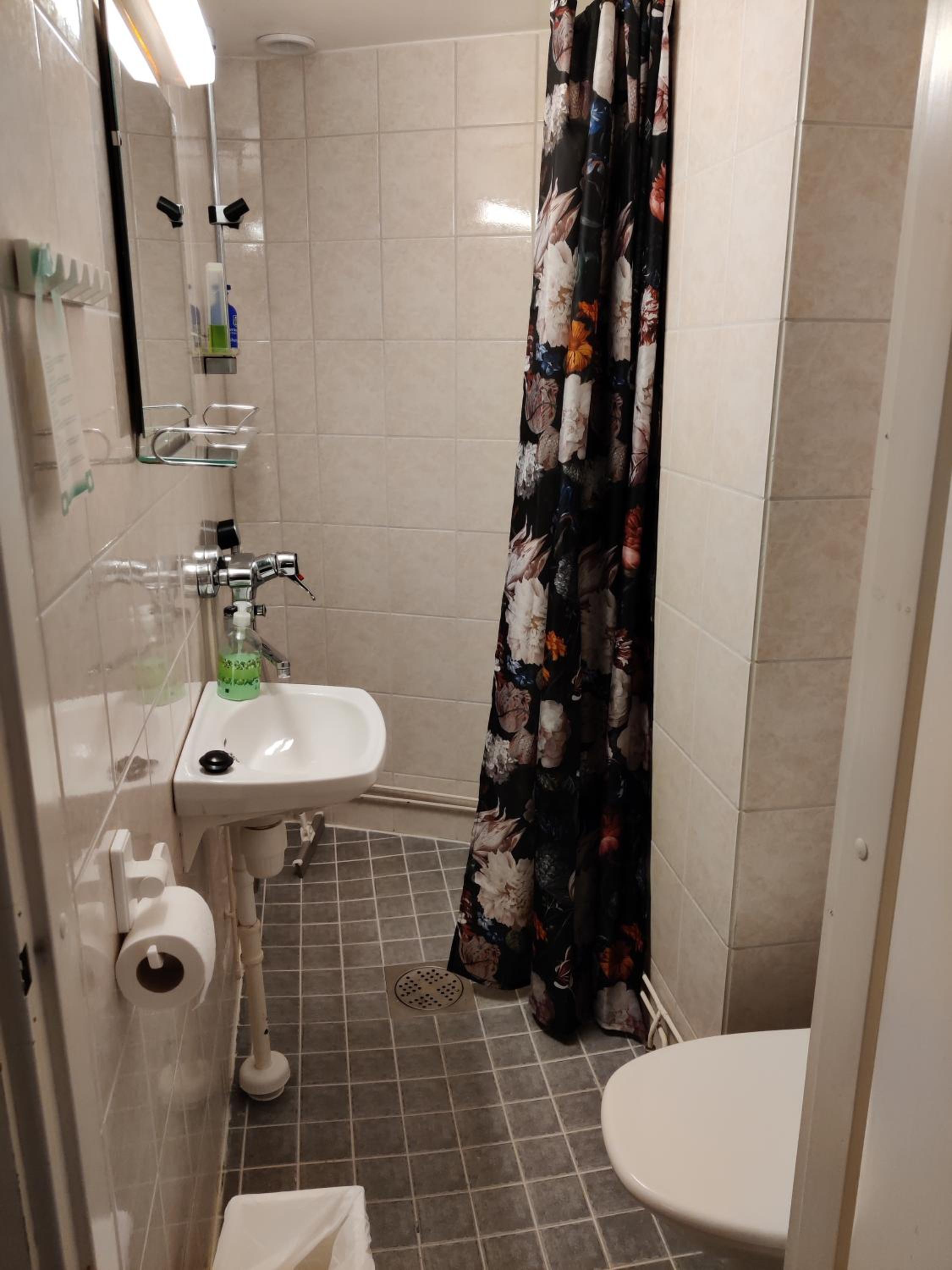 Small Twin Room - Photo 2