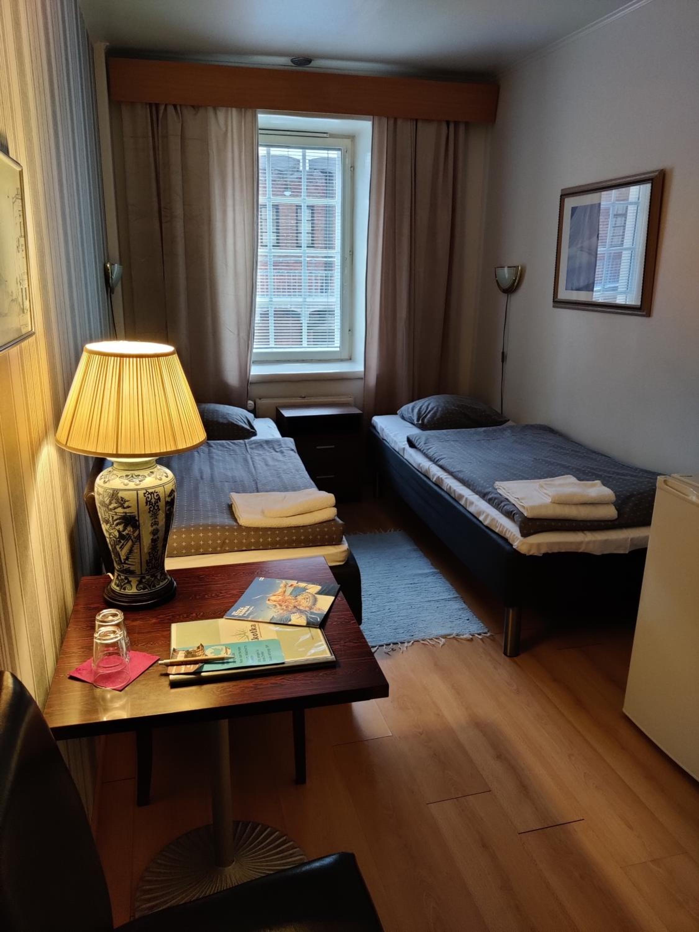 Small Twin Room - Photo 3