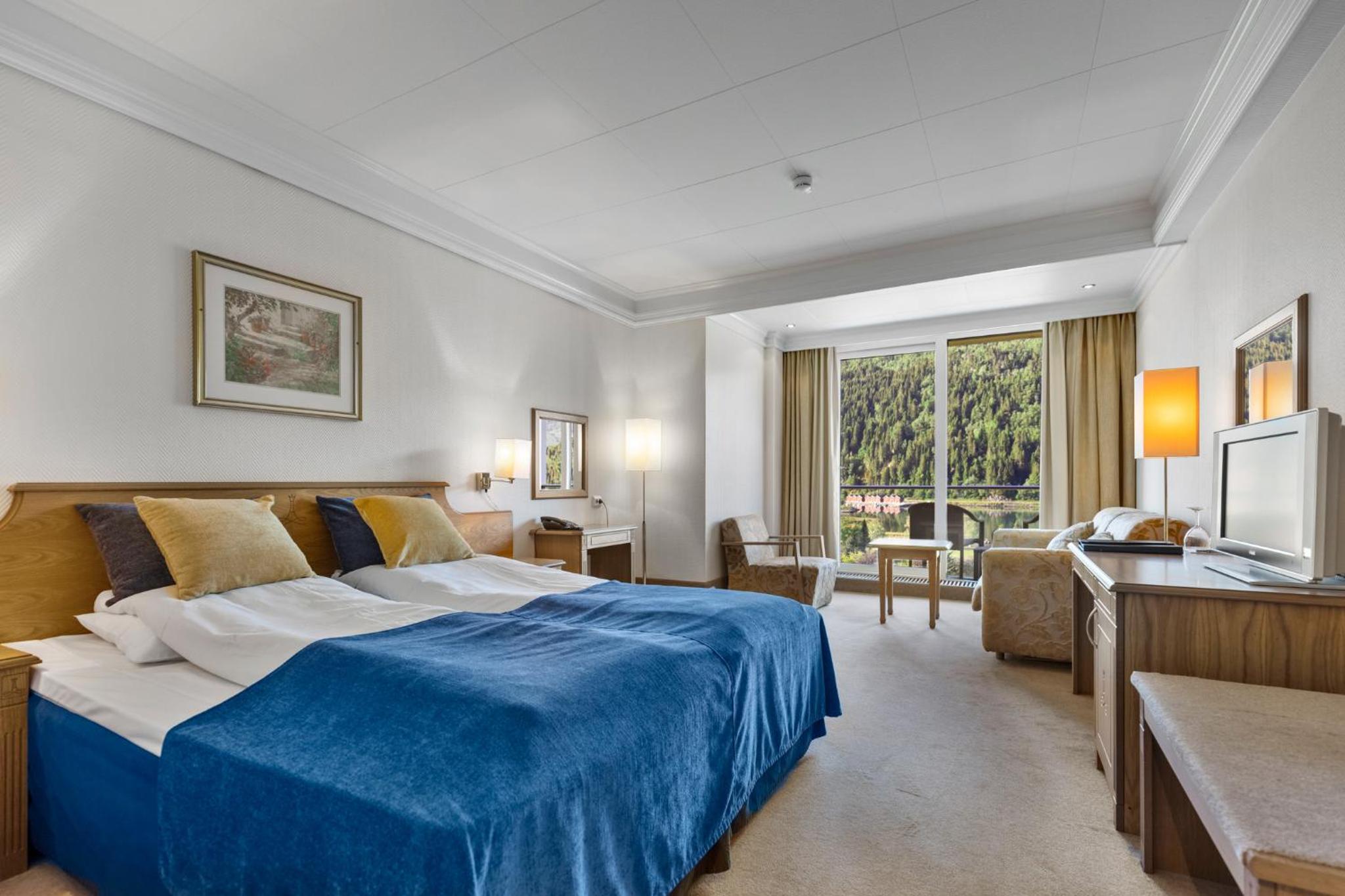 Superior Double with Balcony and Fjord View - Photo 3