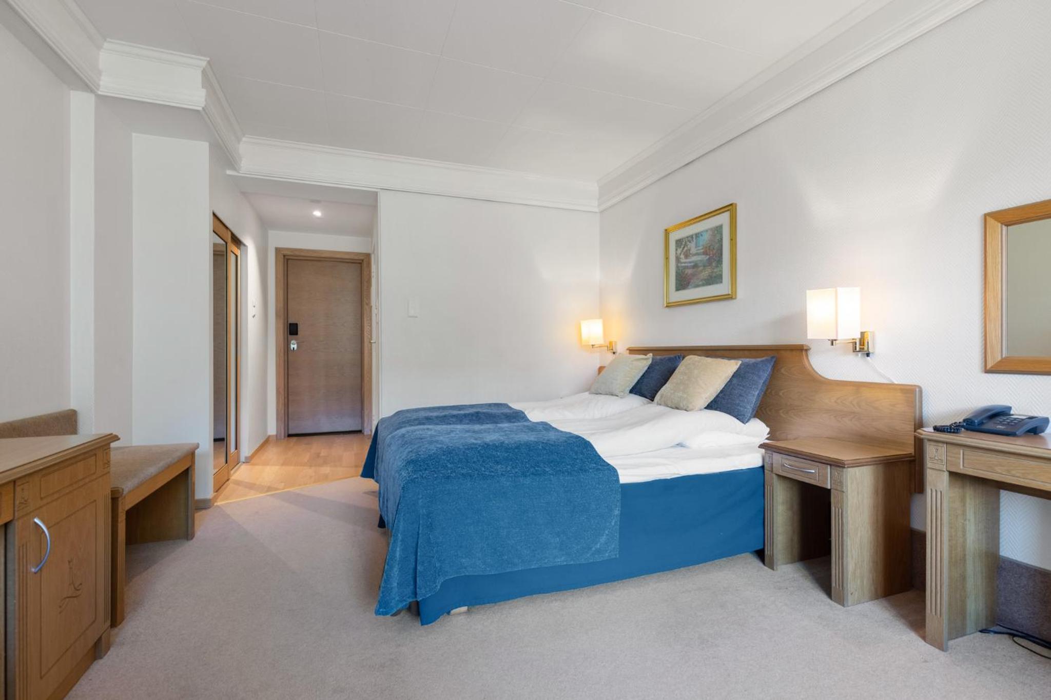 Superior Double with Balcony and Fjord View - Photo 8