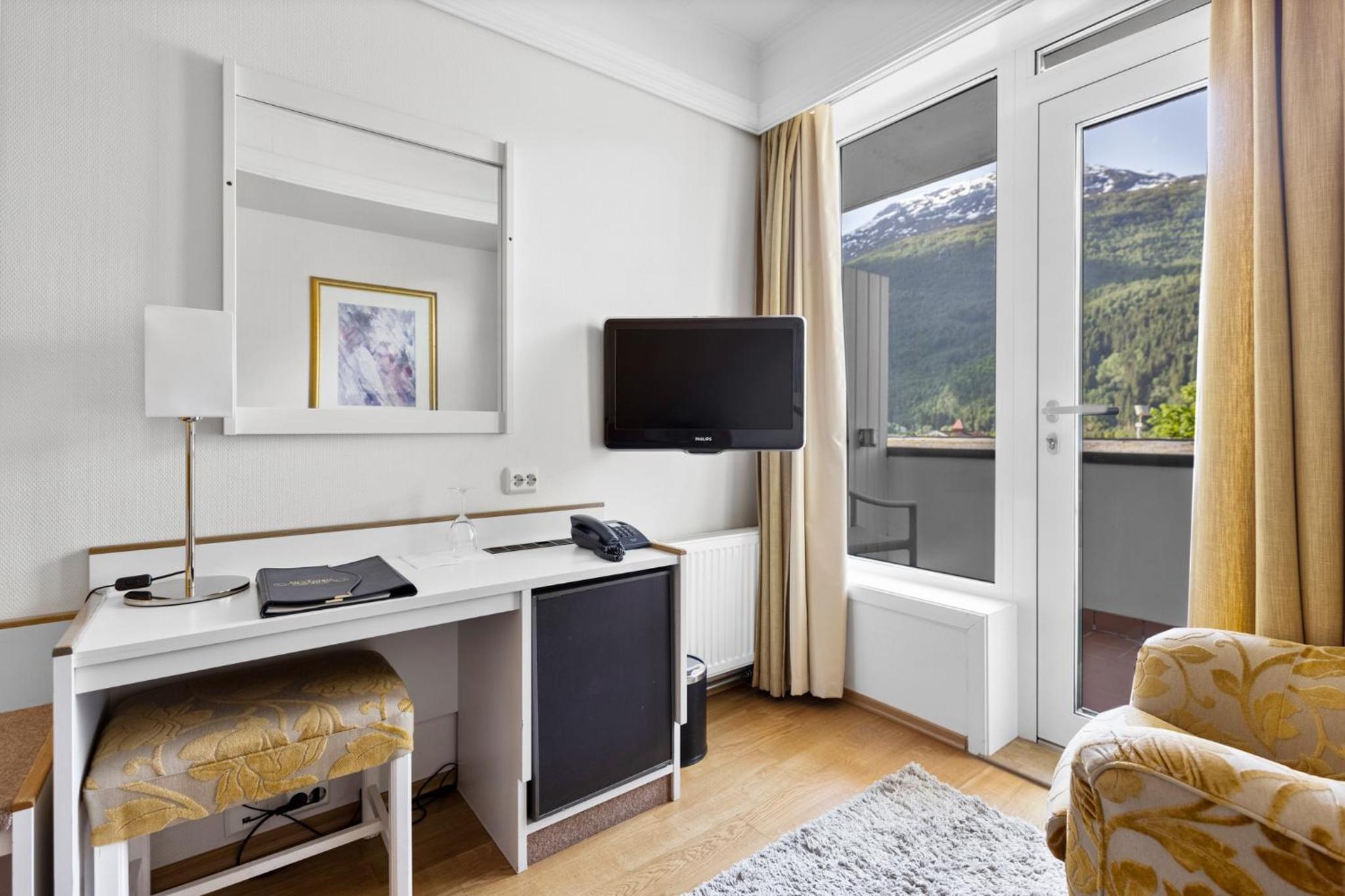 Superior Single room with Balcony and Fjord View photo 3