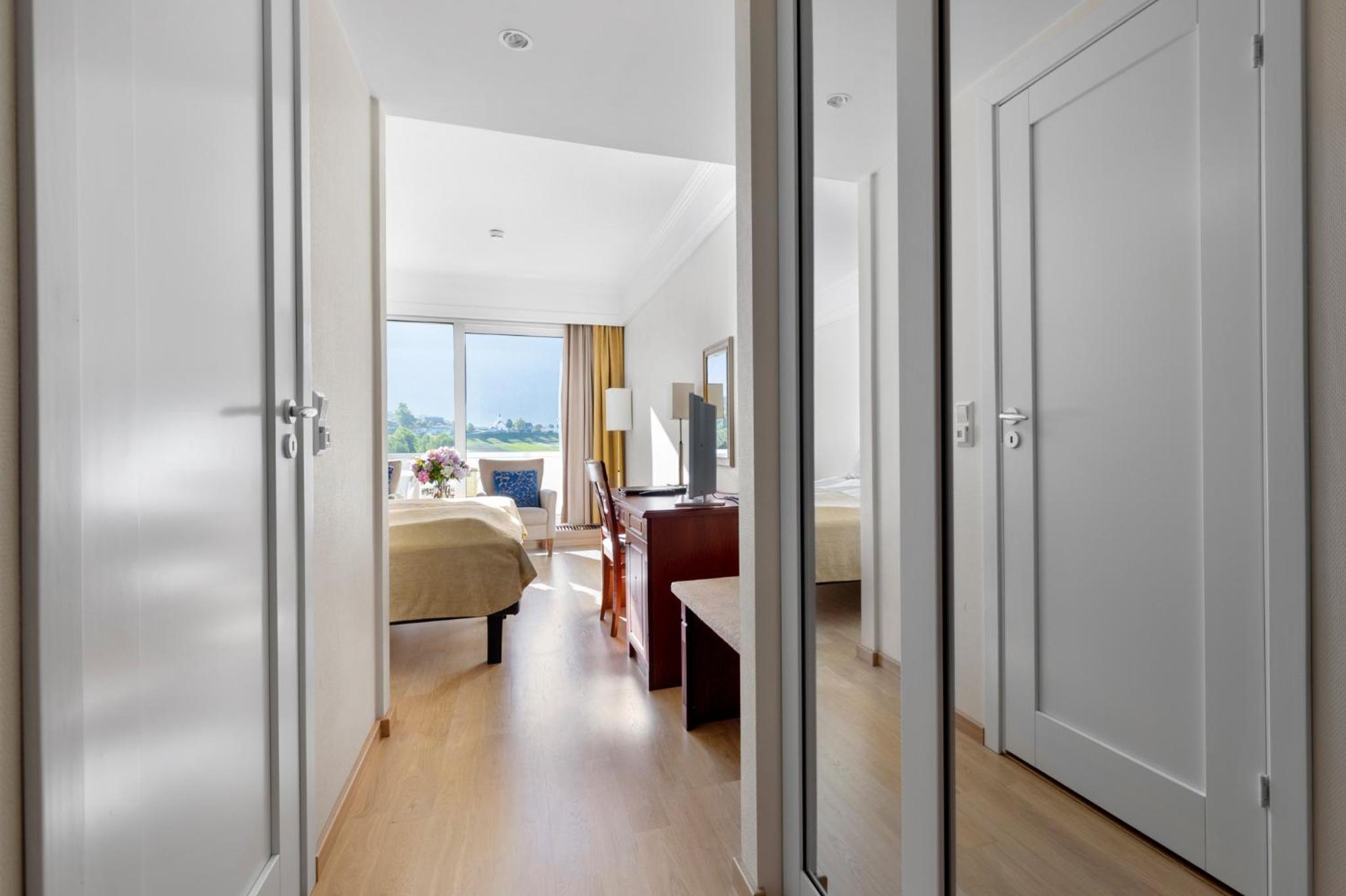 Standard Double or Twin Room photo 3