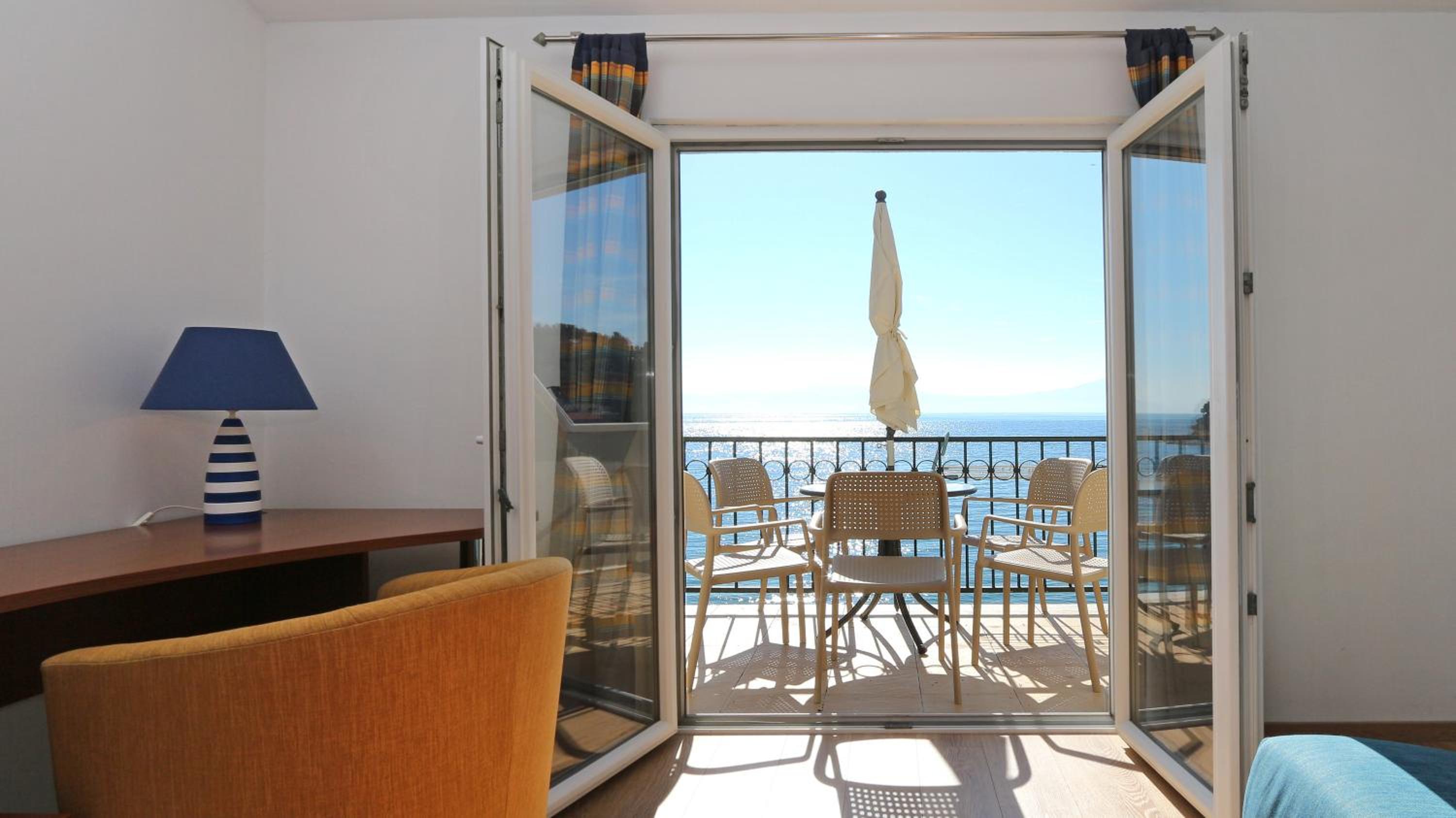 Apartment with Sea View photo 2