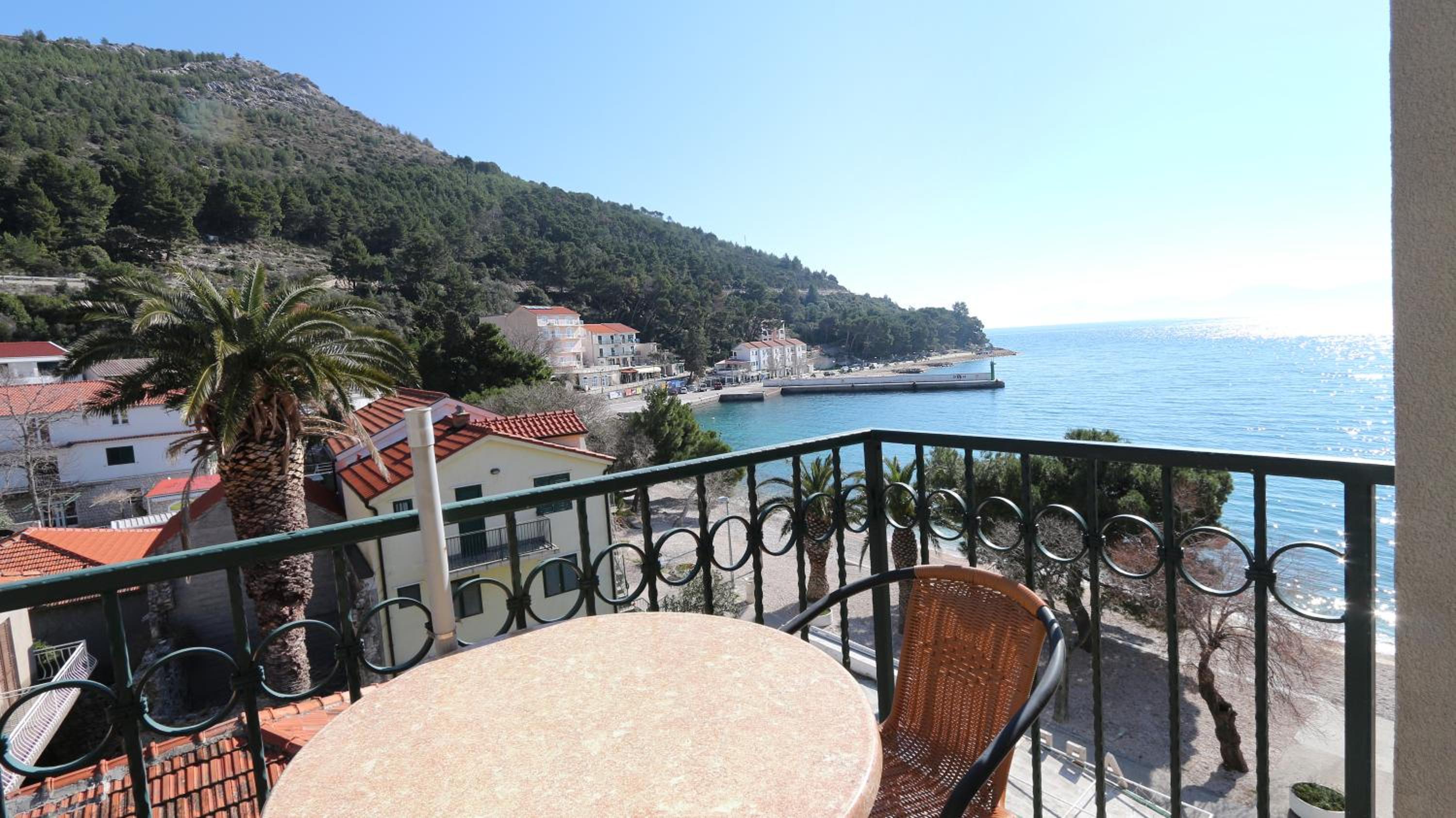 Studio with Balcony photo 2