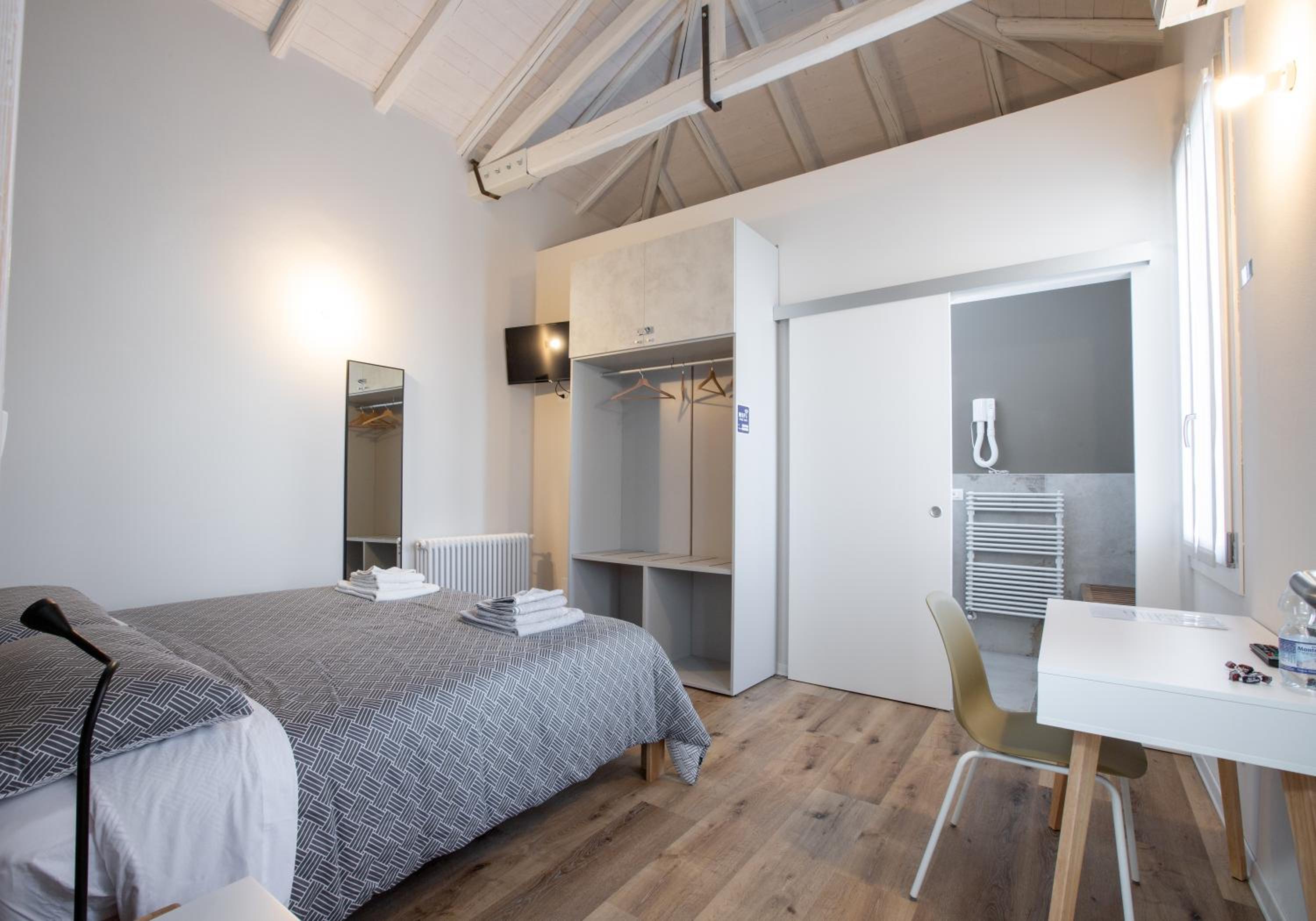 Double or Twin Room with Private Bathroom photo 1
