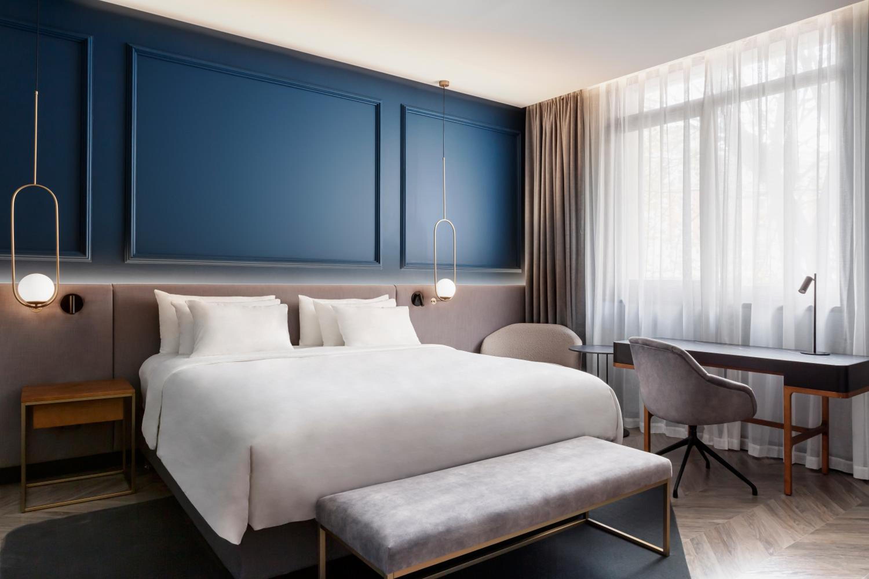 Suite - Photo 9